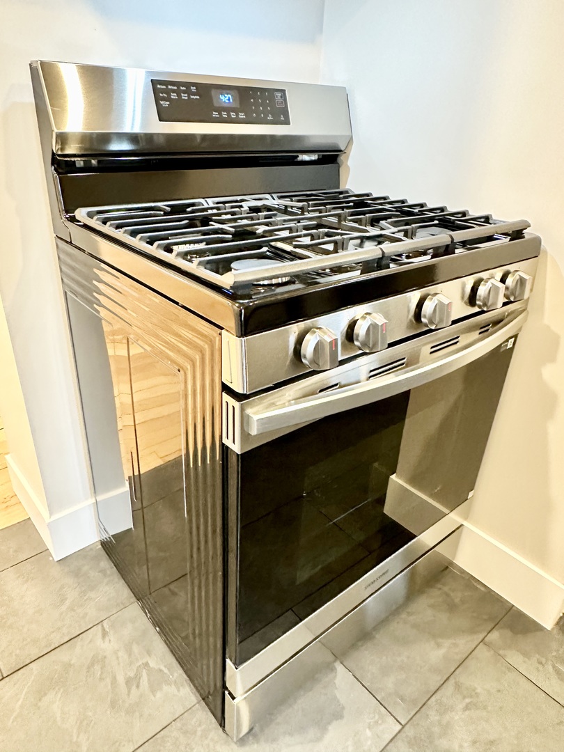 8325 W Forest Preserve Avenue, Chicago, IL 60634