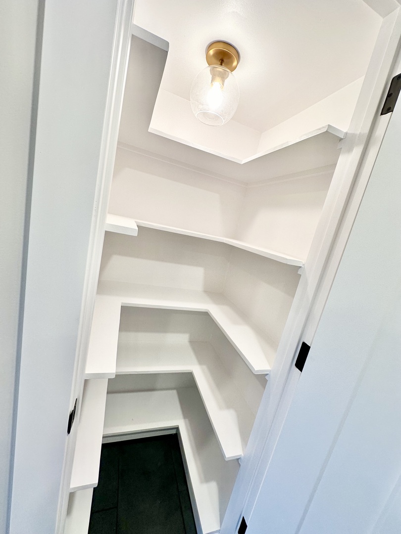 8325 W Forest Preserve Avenue, Chicago, IL 60634