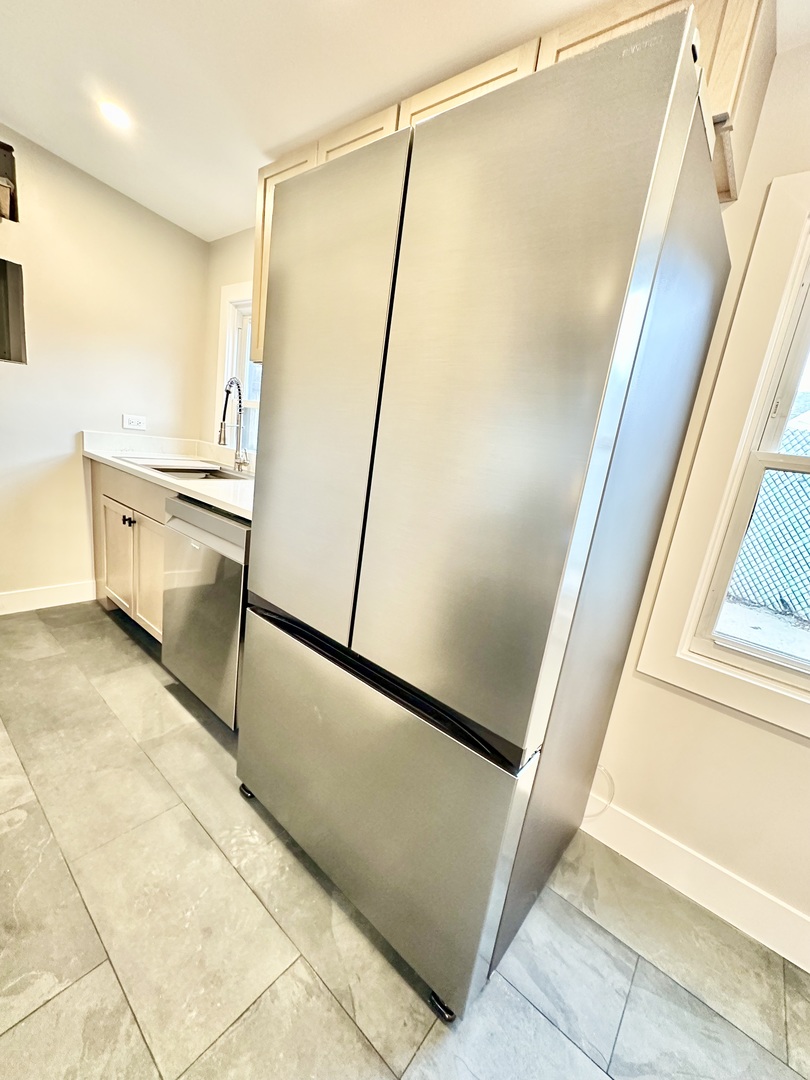 8325 W Forest Preserve Avenue, Chicago, IL 60634