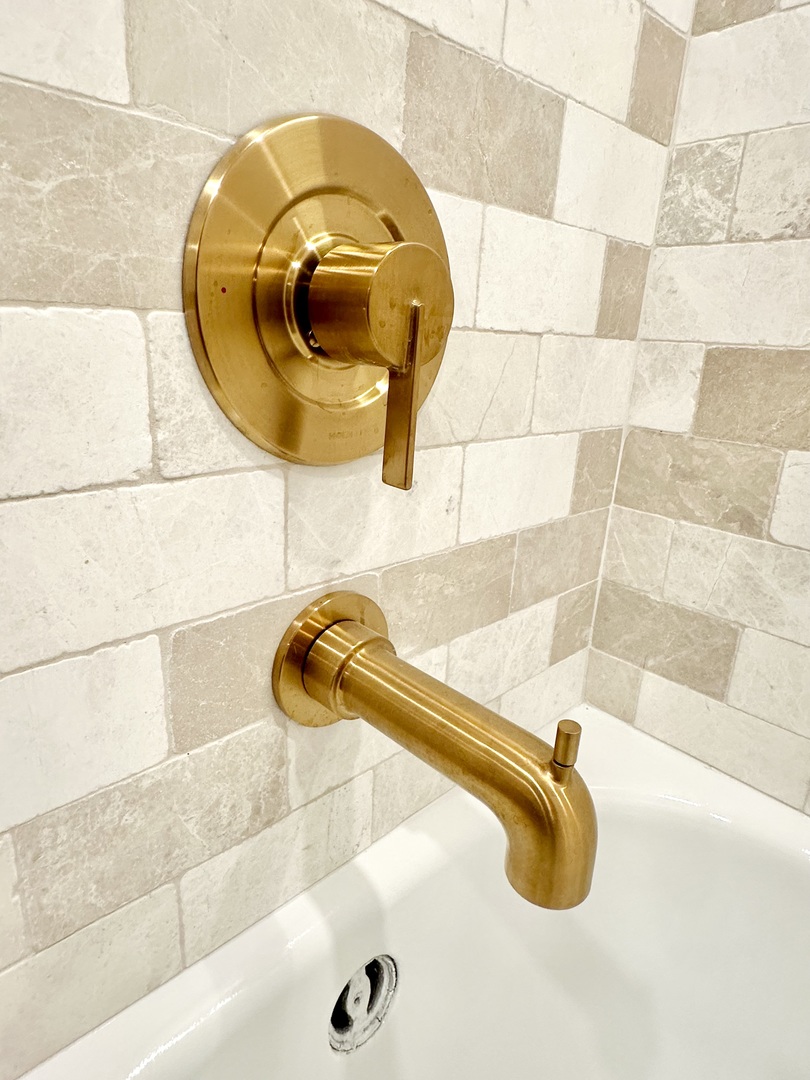 8325 W Forest Preserve Avenue, Chicago, IL 60634