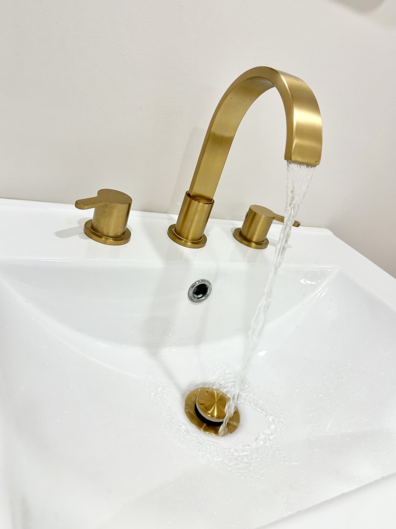 8325 W Forest Preserve Avenue, Chicago, IL 60634