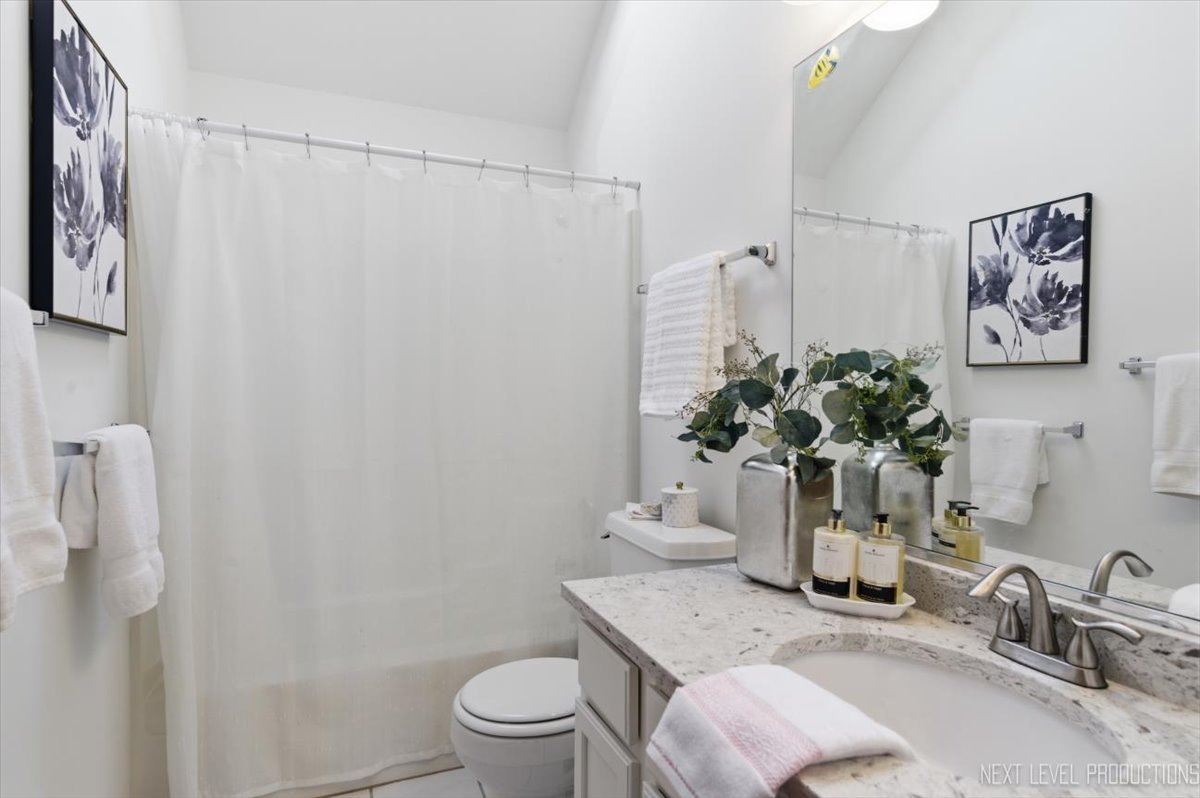 1770 Fox Mead Court, Montgomery, IL 60538