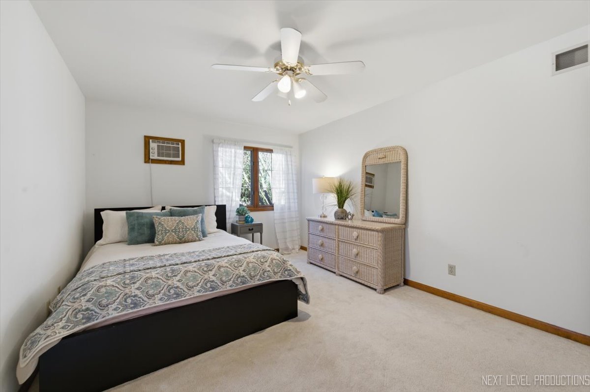 1770 Fox Mead Court, Montgomery, IL 60538