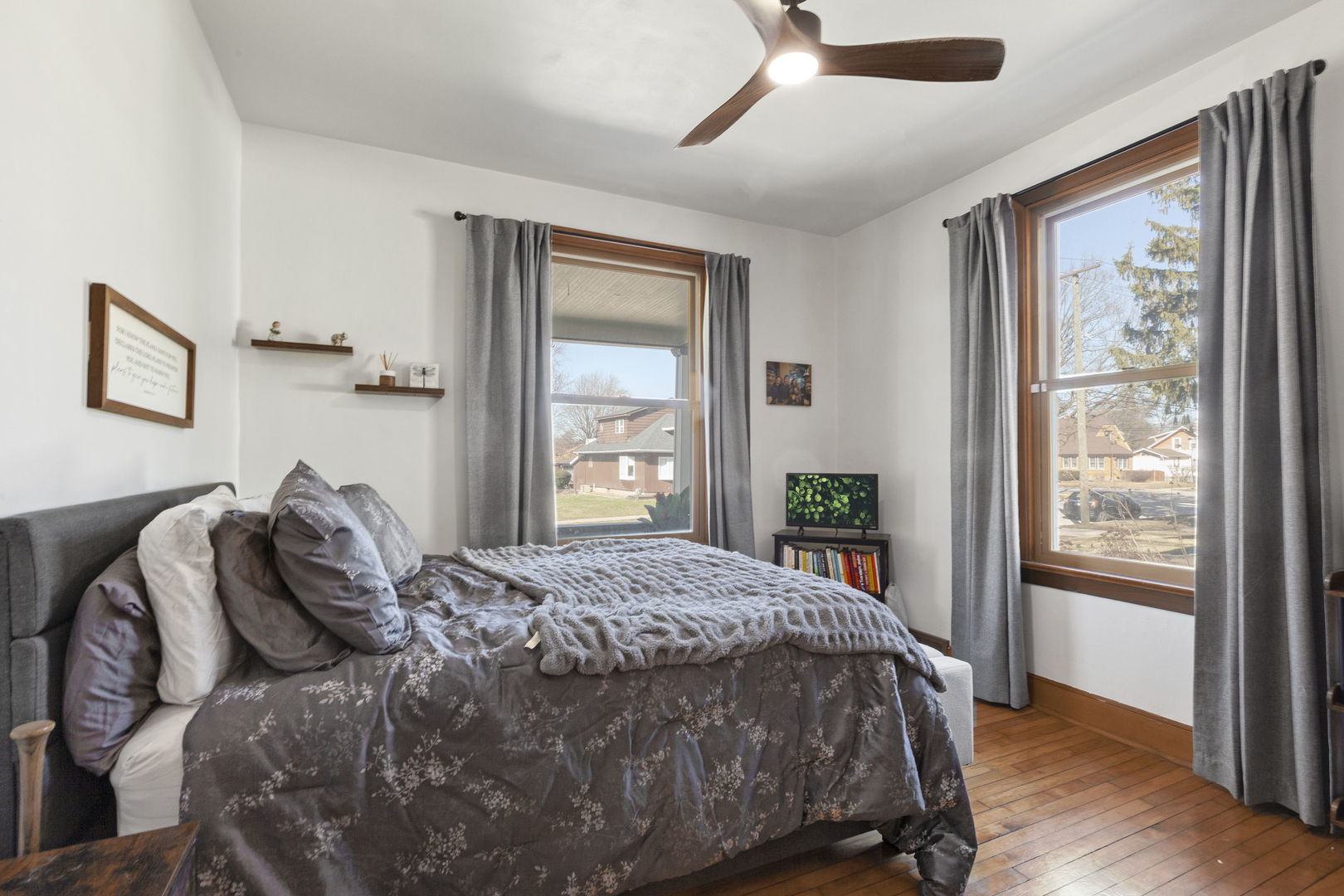 1127 Morton Avenue, Elgin, IL 60120