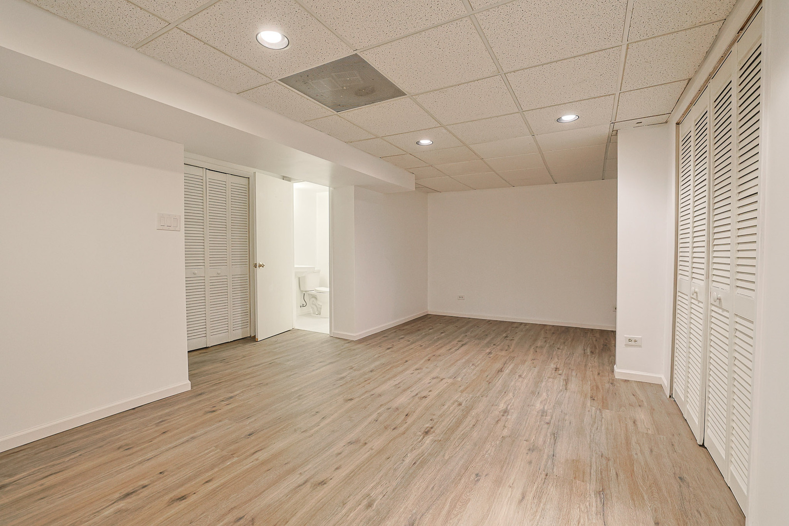 205 E Forest Knoll Drive, Palatine, IL 60074