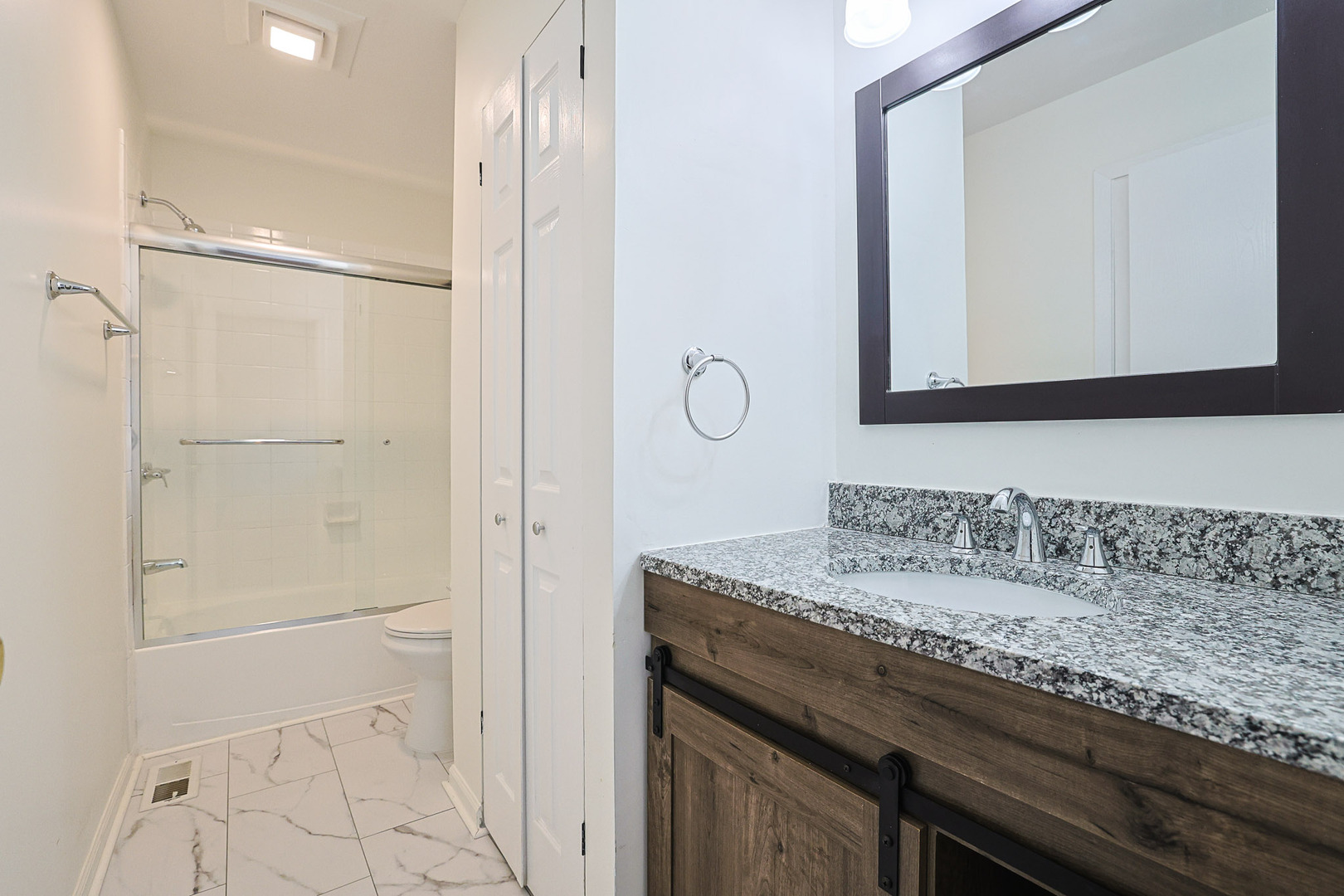 205 E Forest Knoll Drive, Palatine, IL 60074