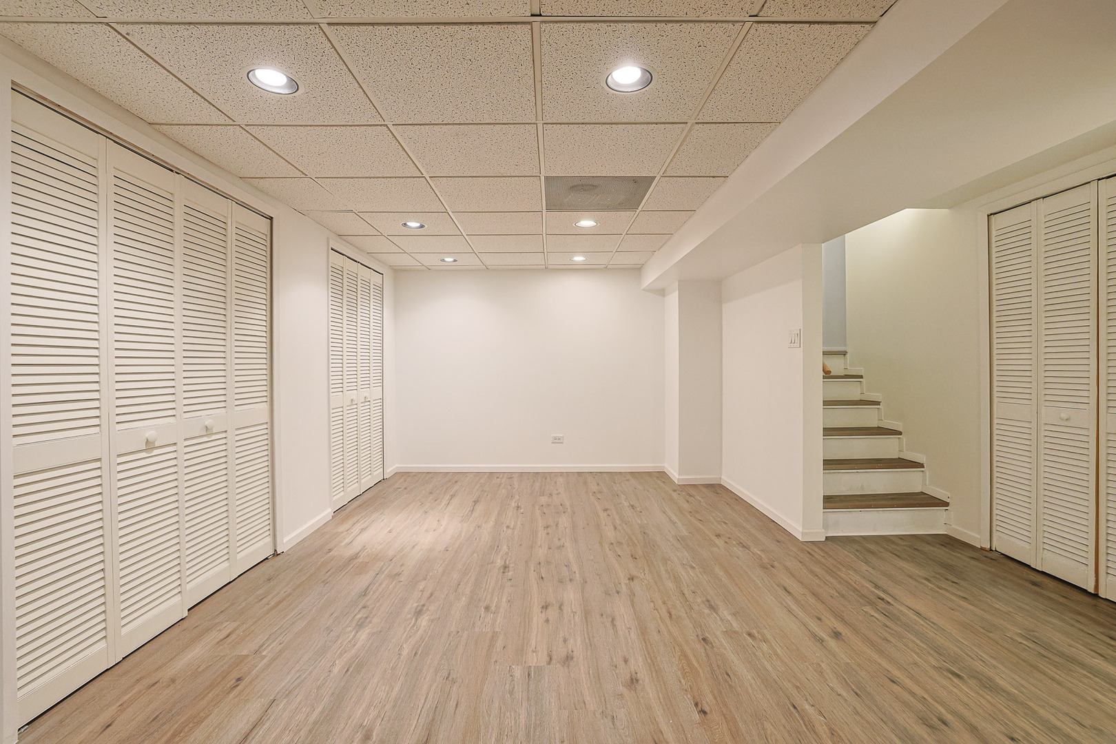 205 E Forest Knoll Drive, Palatine, IL 60074