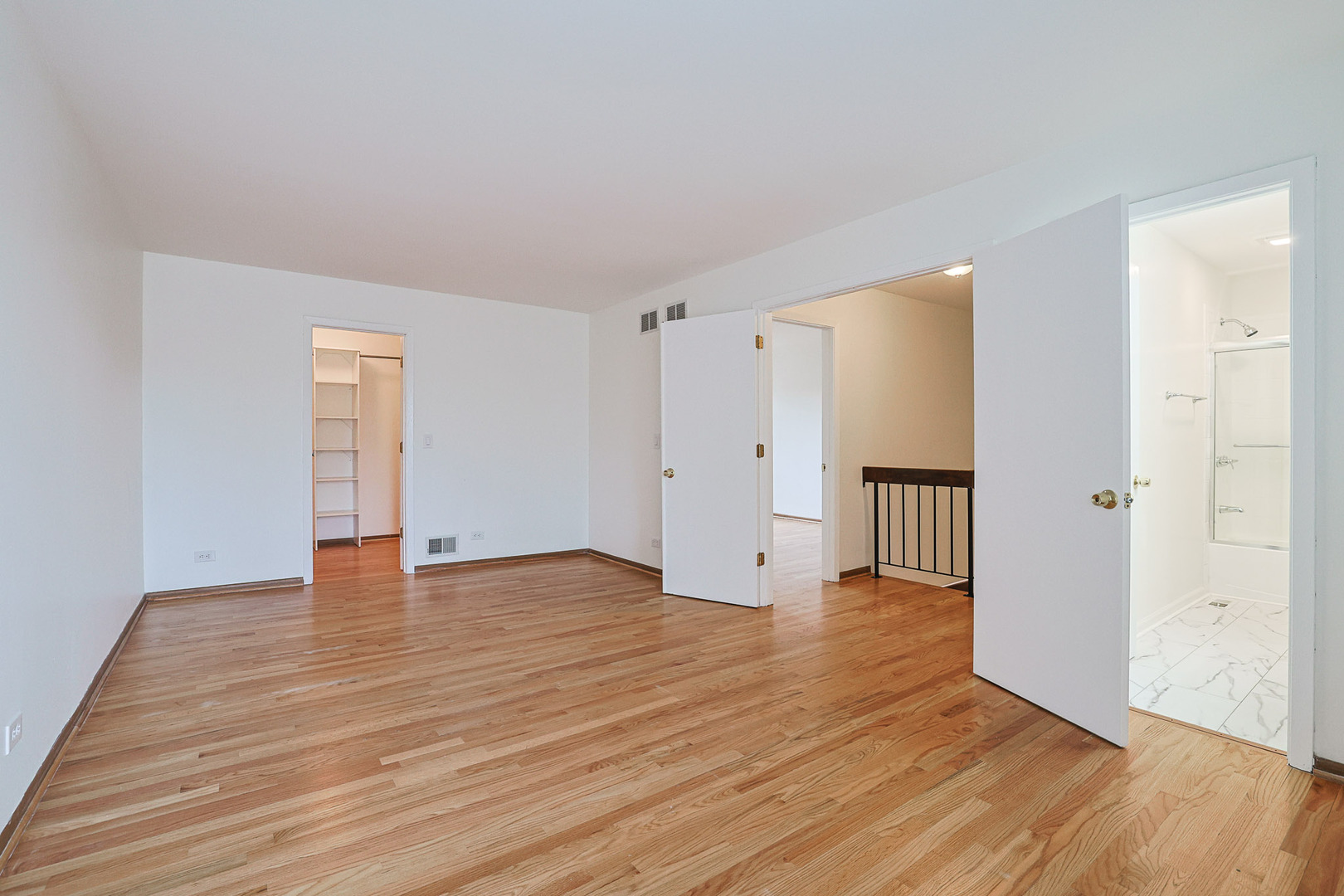 205 E Forest Knoll Drive, Palatine, IL 60074