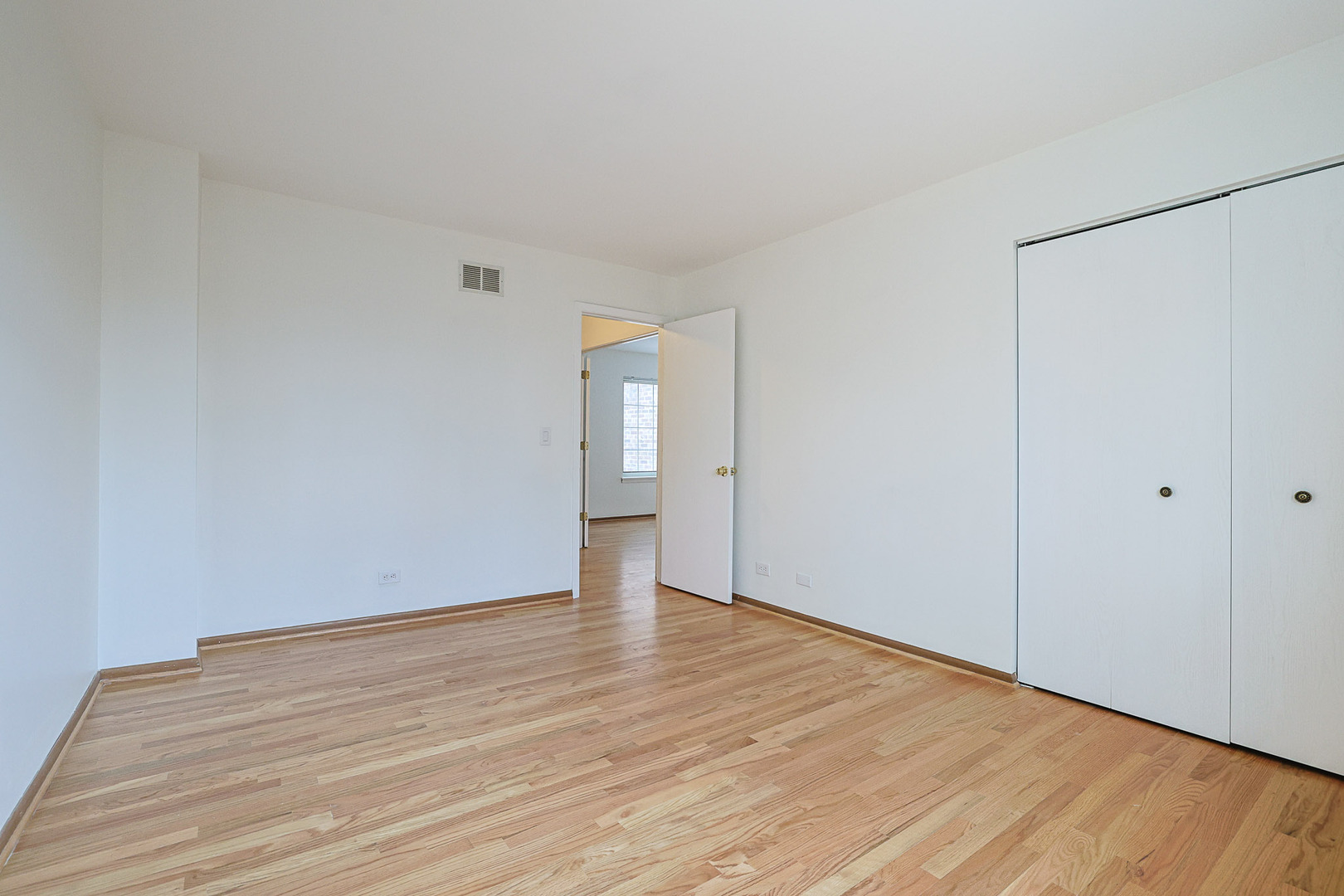 205 E Forest Knoll Drive, Palatine, IL 60074