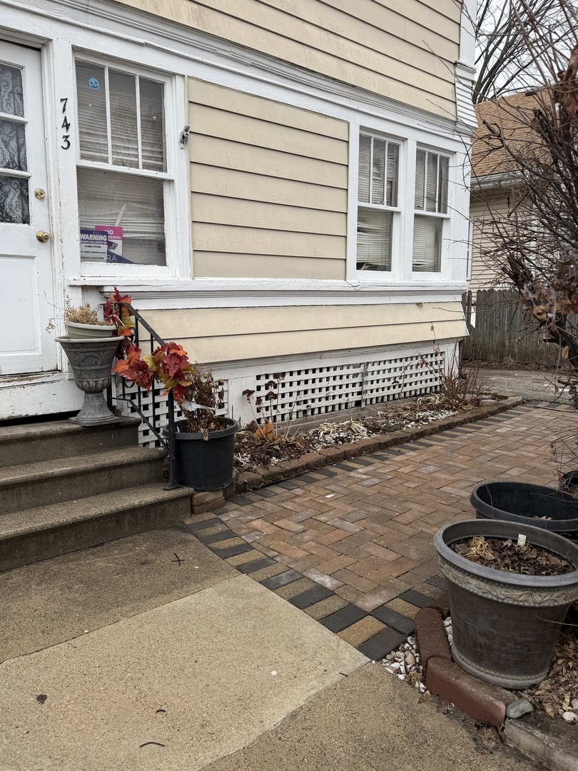 743 Bangs Street, Aurora, IL 60505