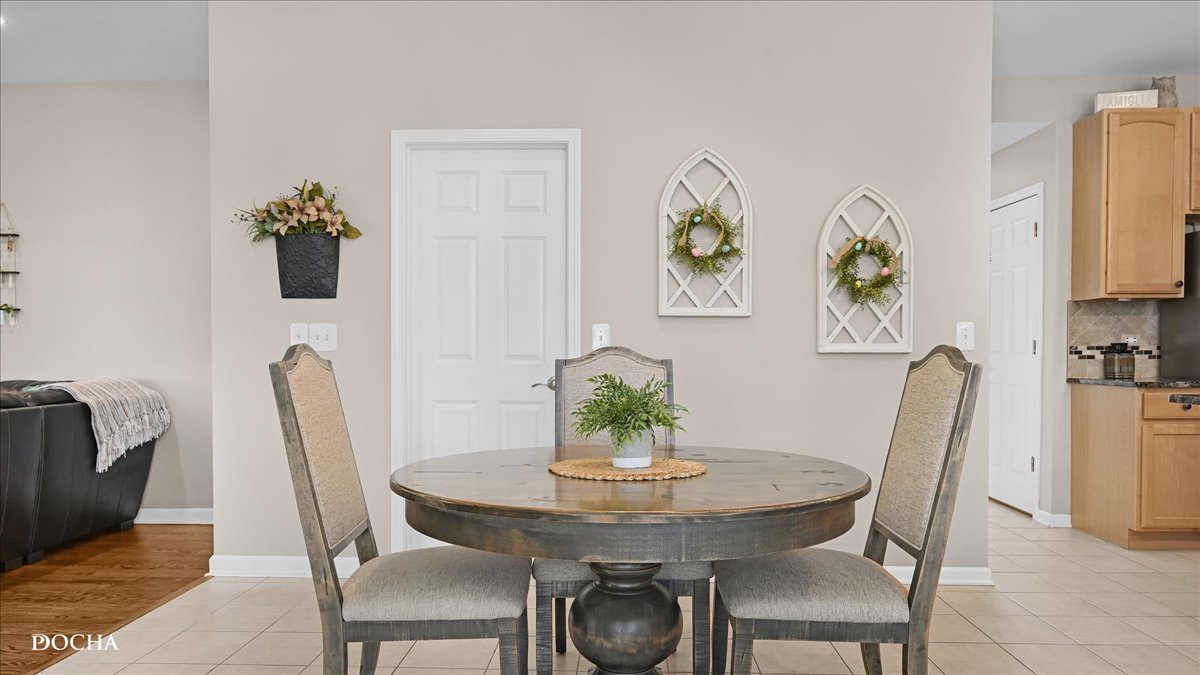 420 Raintree Drive, Oswego, IL 60543