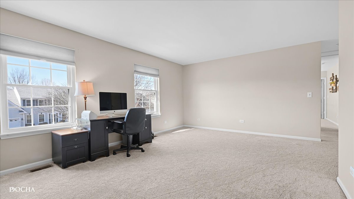 420 Raintree Drive, Oswego, IL 60543