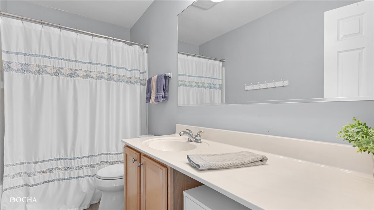 420 Raintree Drive, Oswego, IL 60543