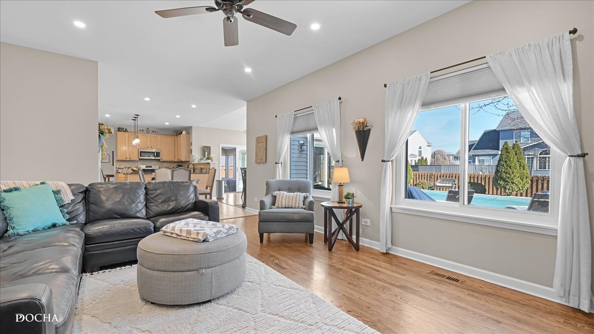 420 Raintree Drive, Oswego, IL 60543