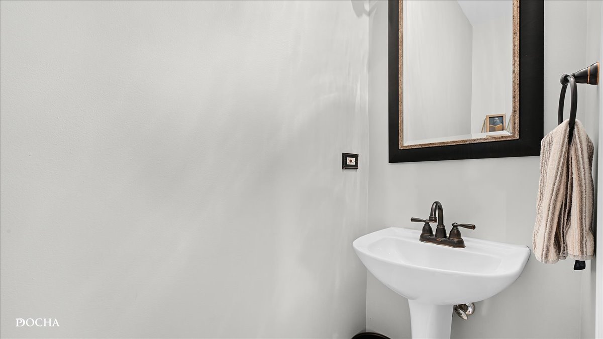 420 Raintree Drive, Oswego, IL 60543