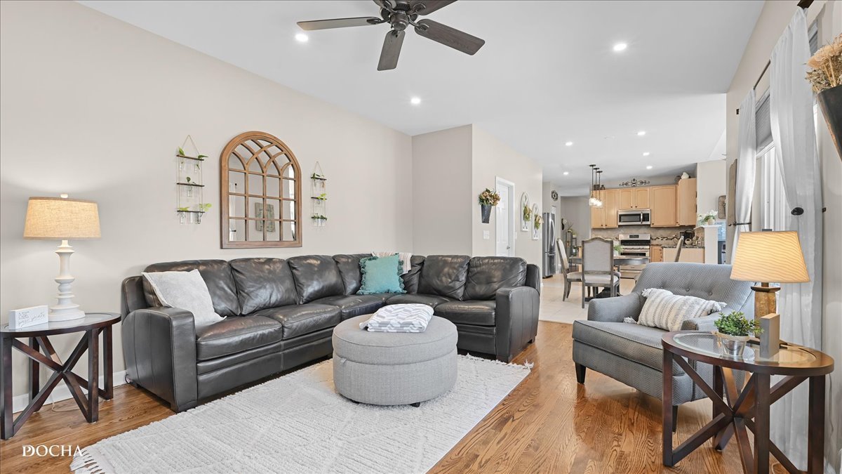 420 Raintree Drive, Oswego, IL 60543