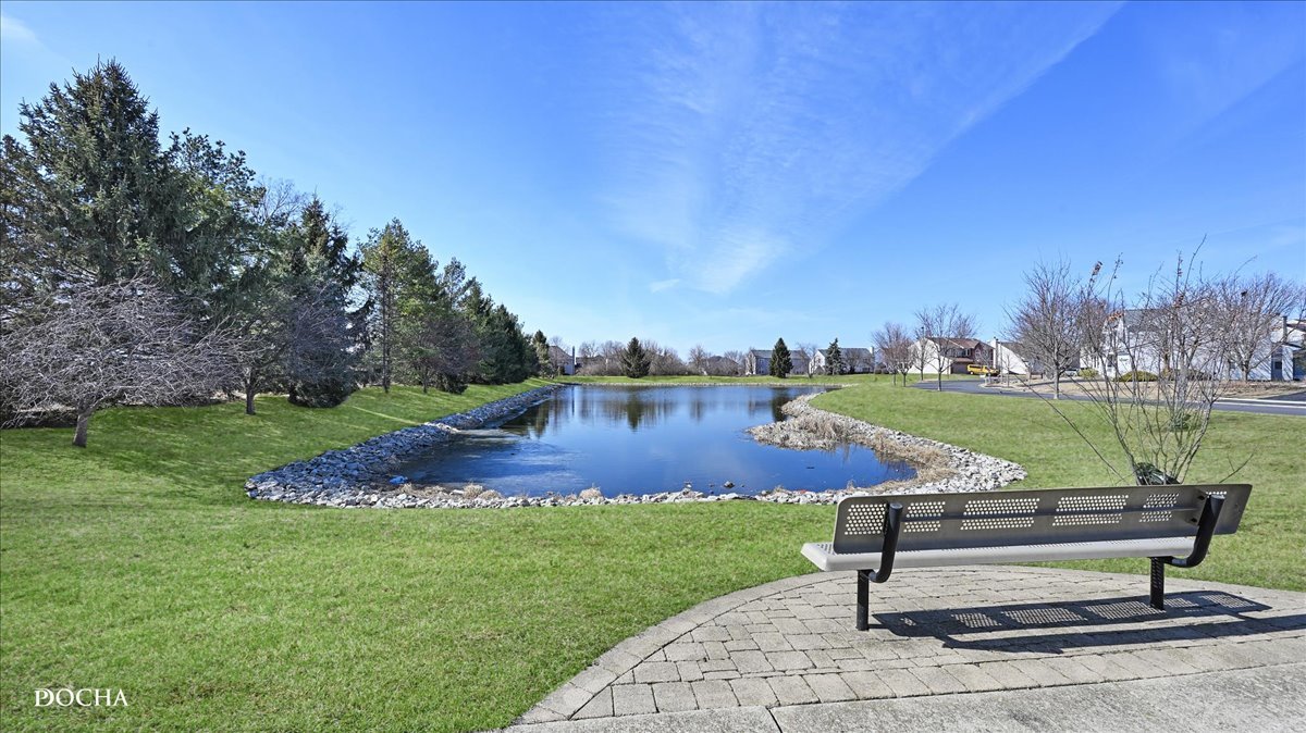 420 Raintree Drive, Oswego, IL 60543