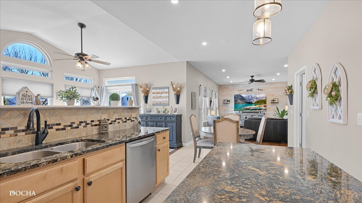 420 Raintree Drive, Oswego, IL 60543