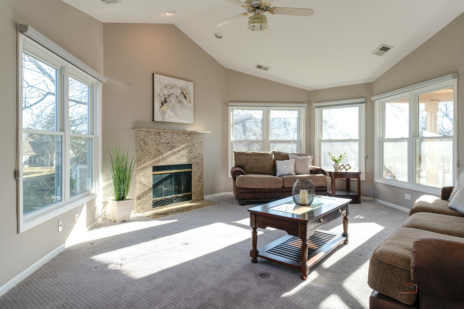 76 Willow Parkway, Buffalo Grove, IL 60089