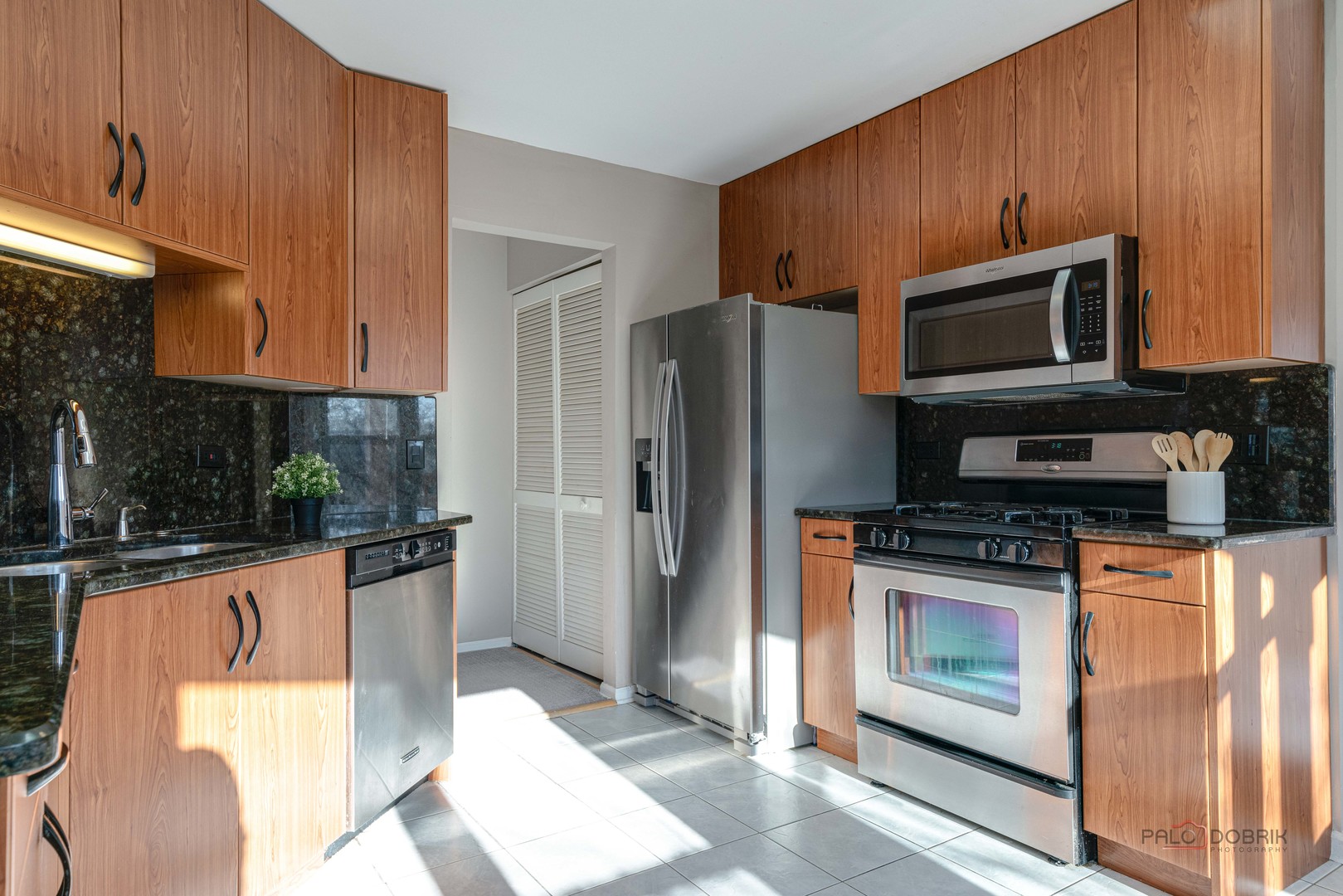 76 Willow Parkway, Buffalo Grove, IL 60089