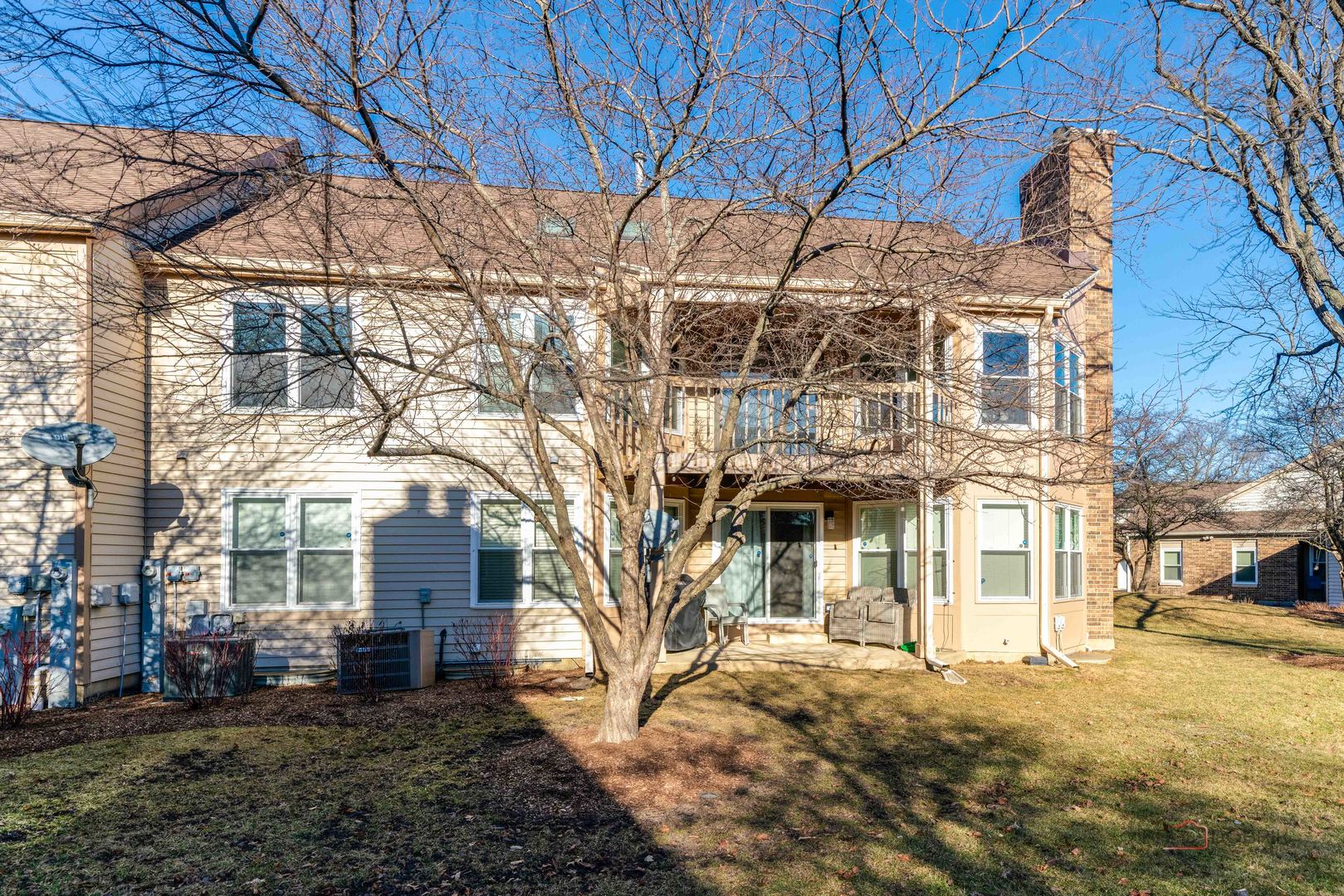 76 Willow Parkway, Buffalo Grove, IL 60089