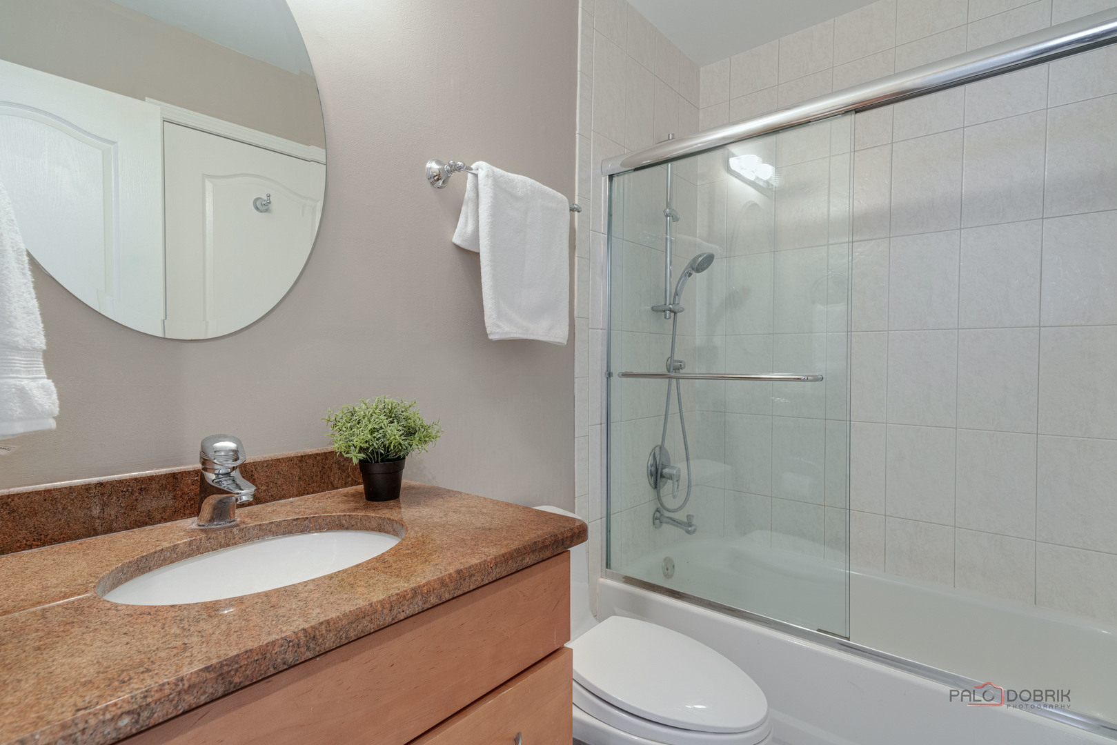 76 Willow Parkway, Buffalo Grove, IL 60089