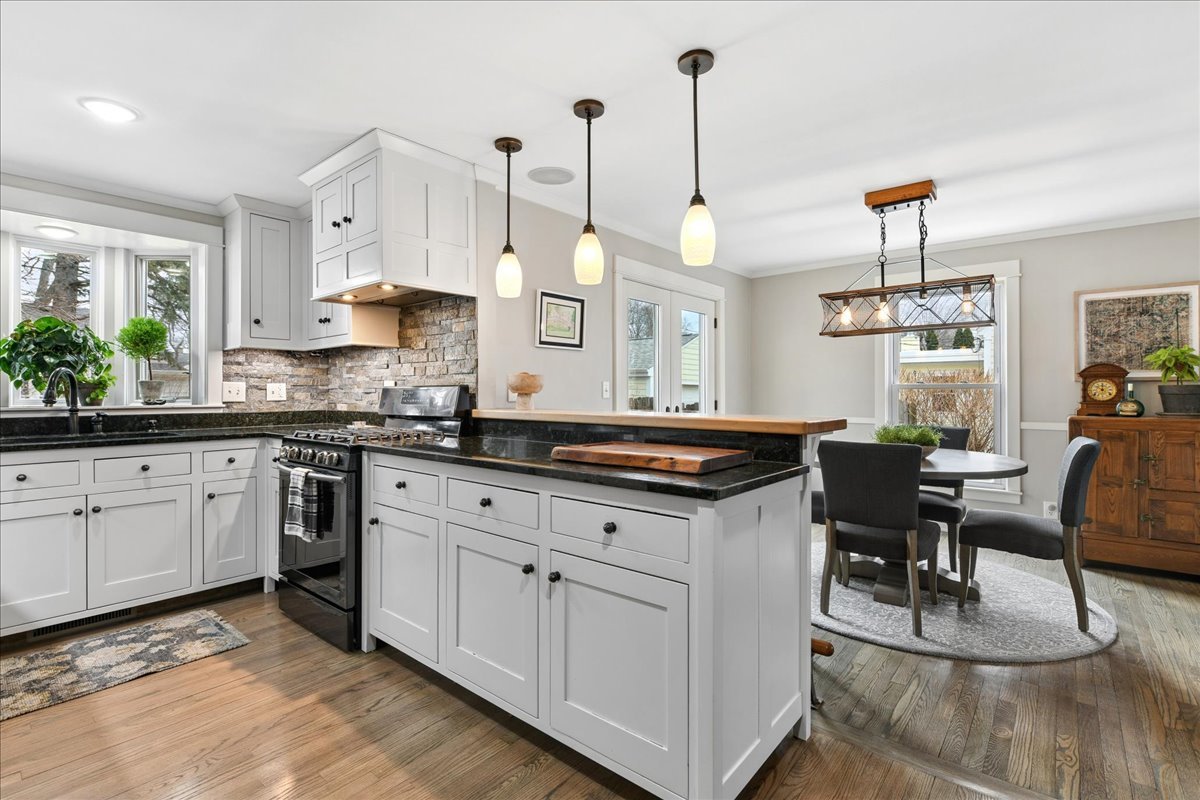 1334 S 5th Street, St. Charles, IL 60174