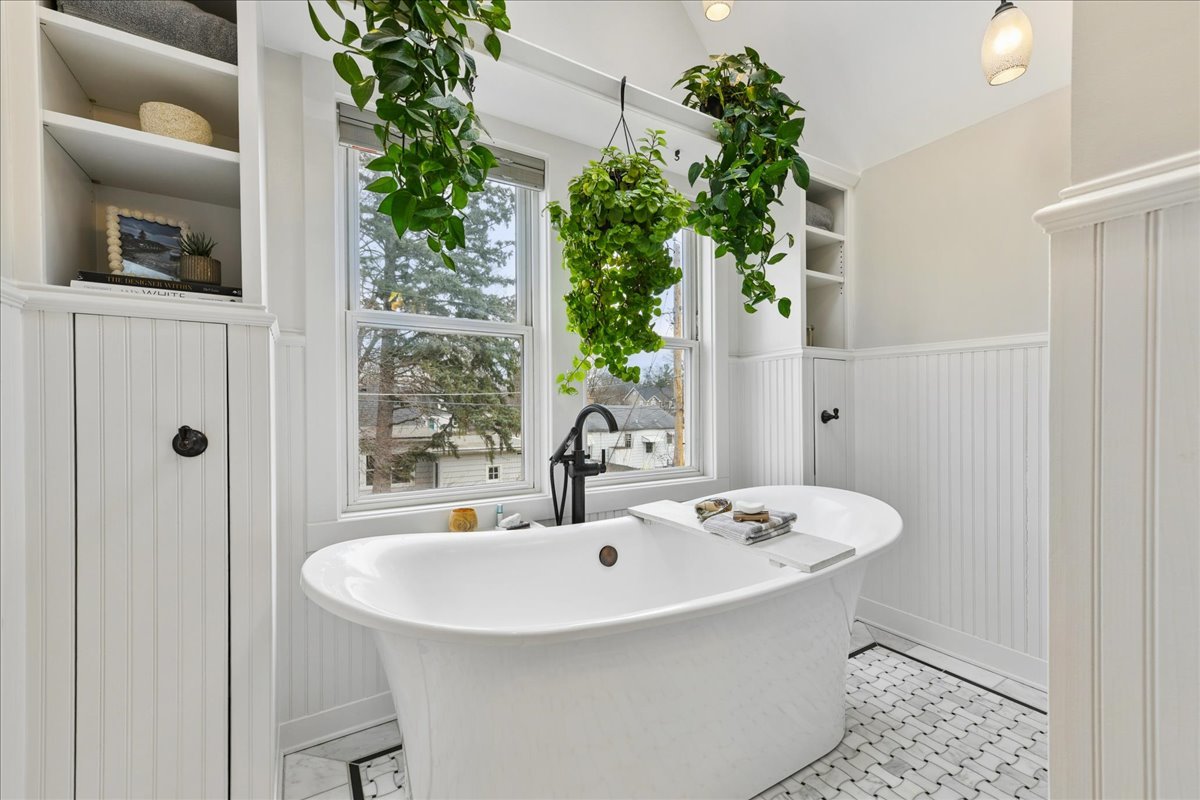 1334 S 5th Street, St. Charles, IL 60174