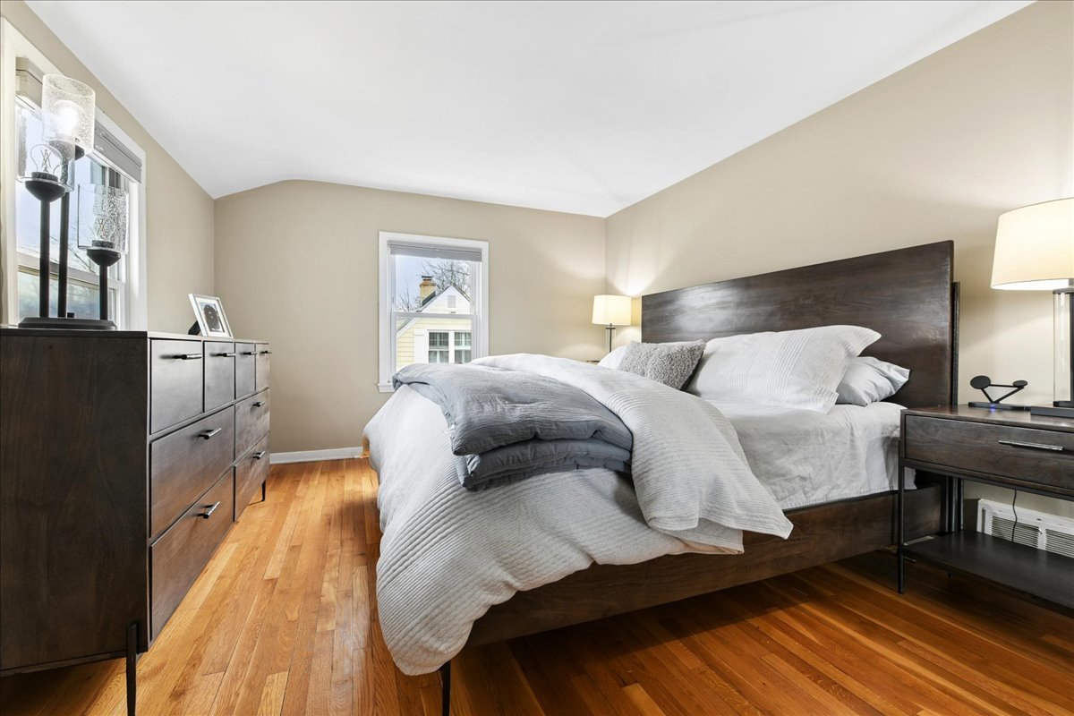 1334 S 5th Street, St. Charles, IL 60174