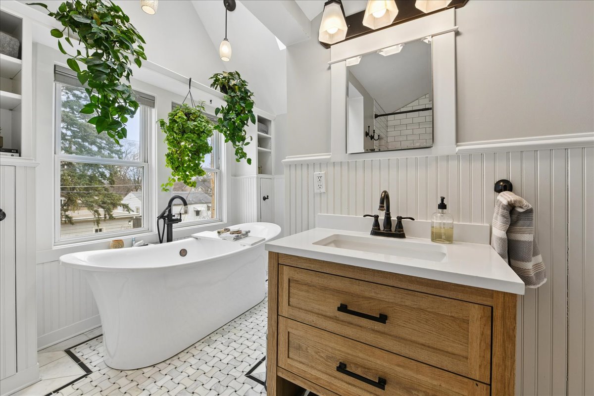 1334 S 5th Street, St. Charles, IL 60174