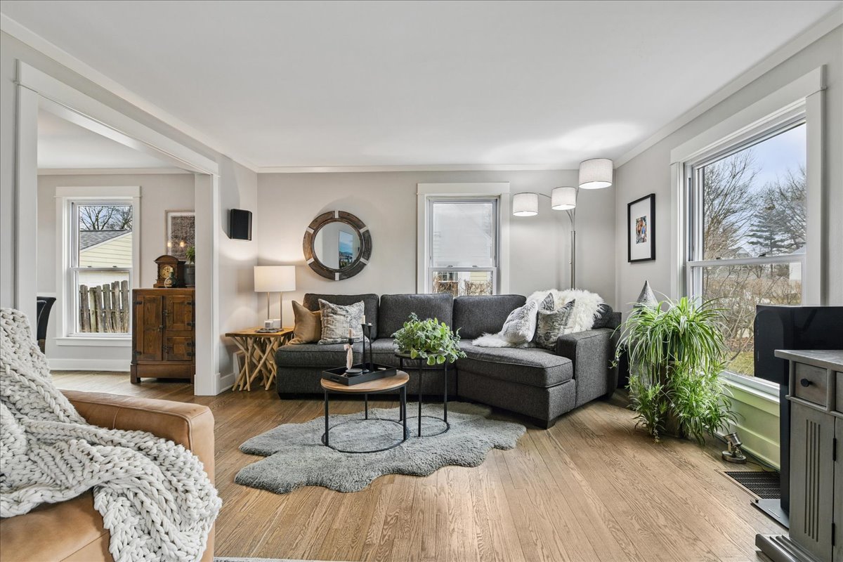 1334 S 5th Street, St. Charles, IL 60174