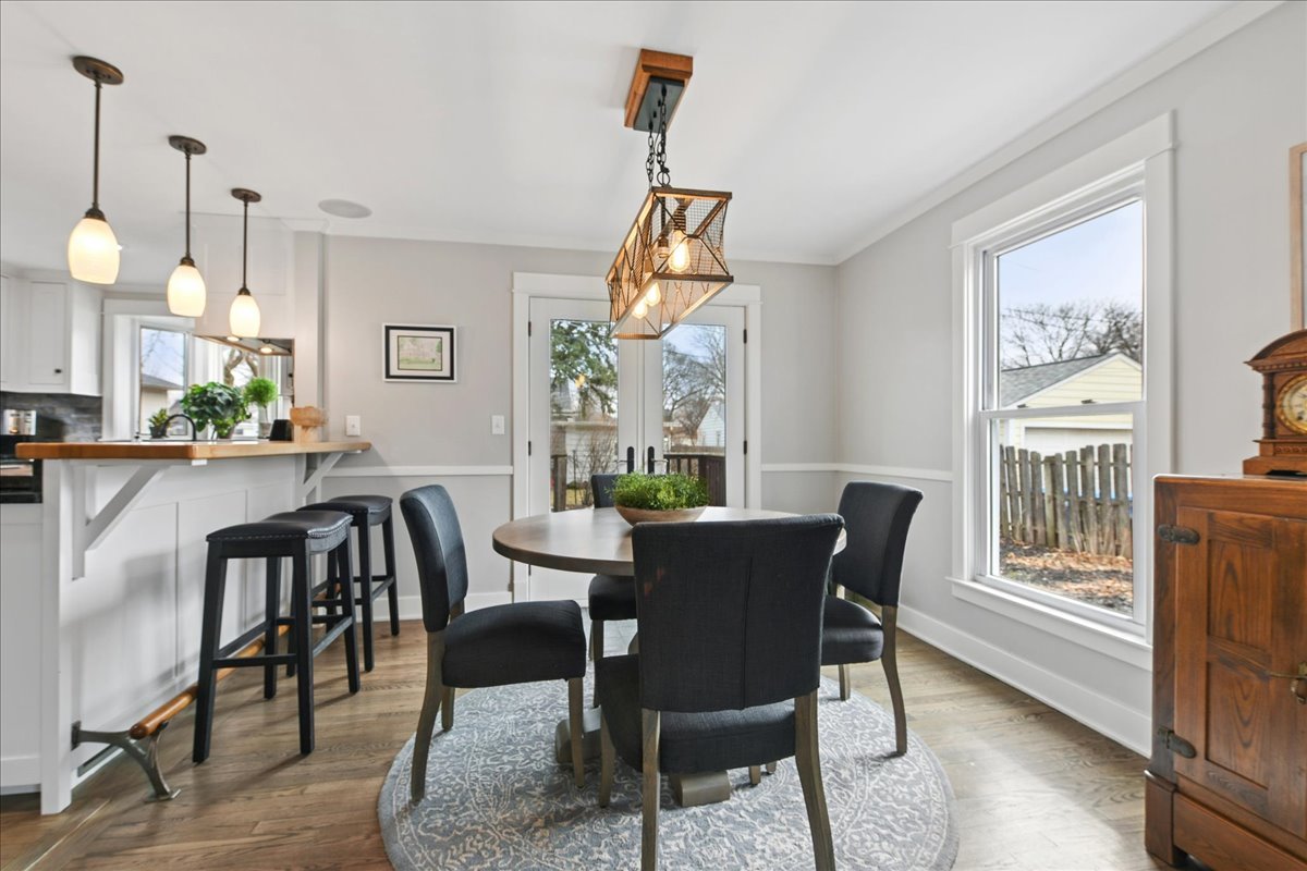 1334 S 5th Street, St. Charles, IL 60174