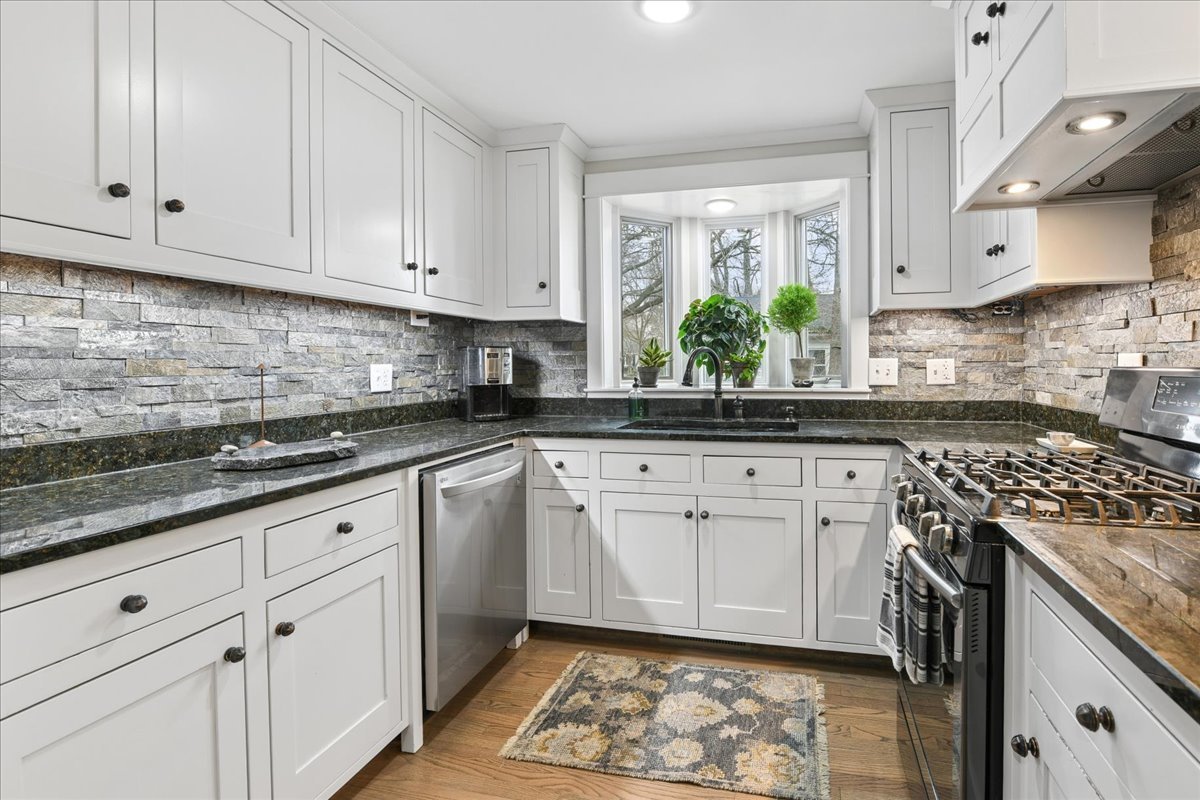 1334 S 5th Street, St. Charles, IL 60174