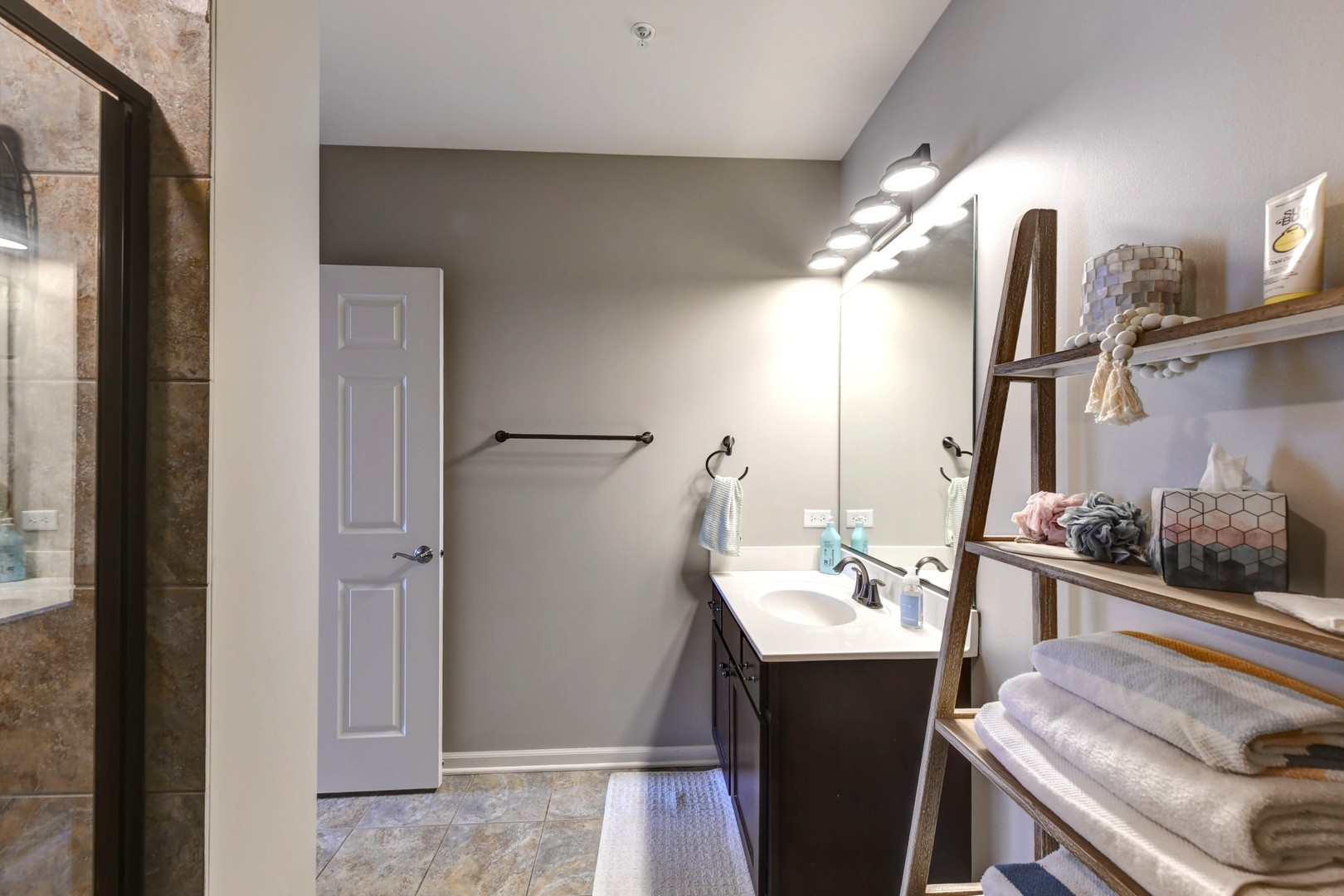 300 Village Circle #503, Willow Springs, IL 60480