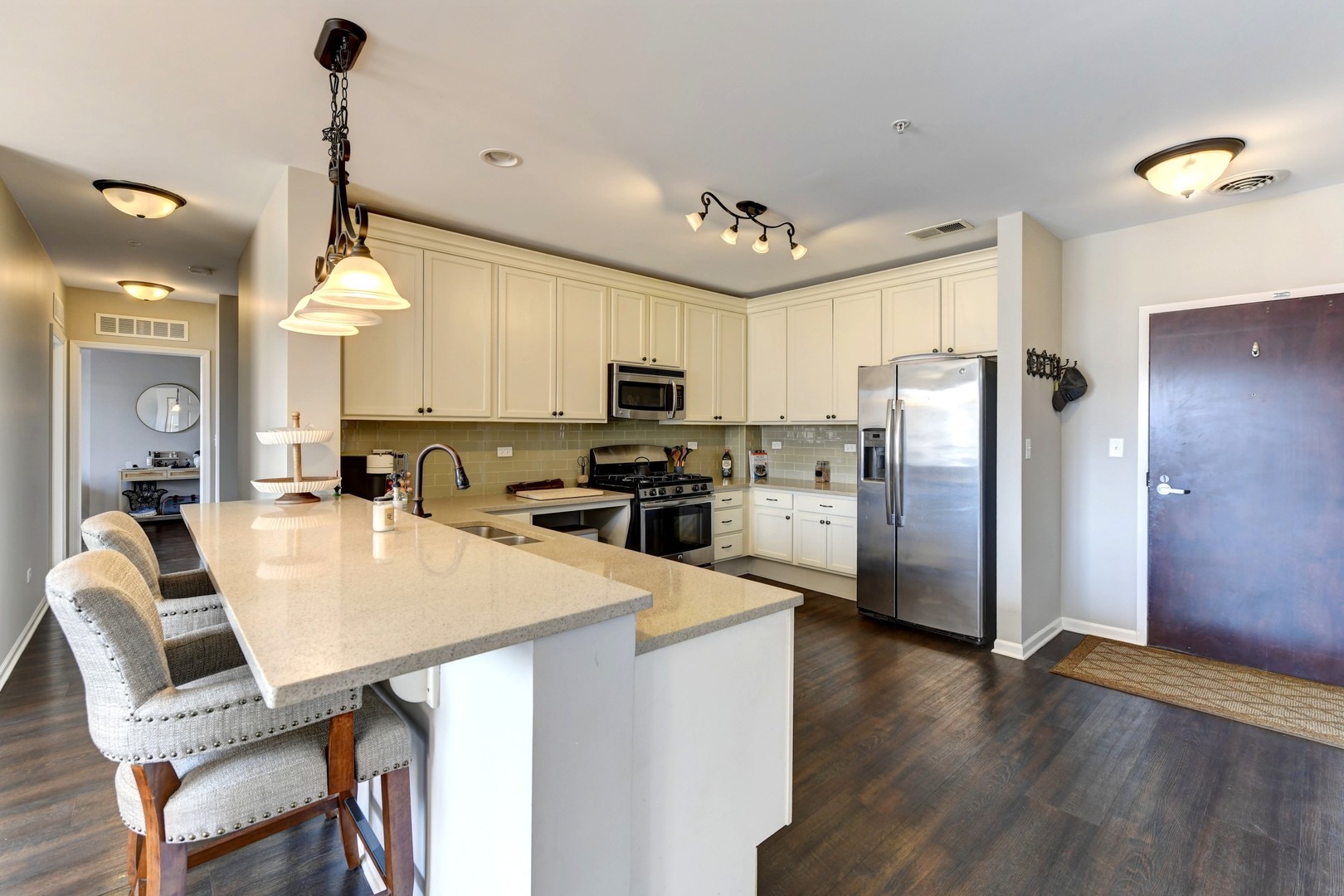 300 Village Circle #503, Willow Springs, IL 60480