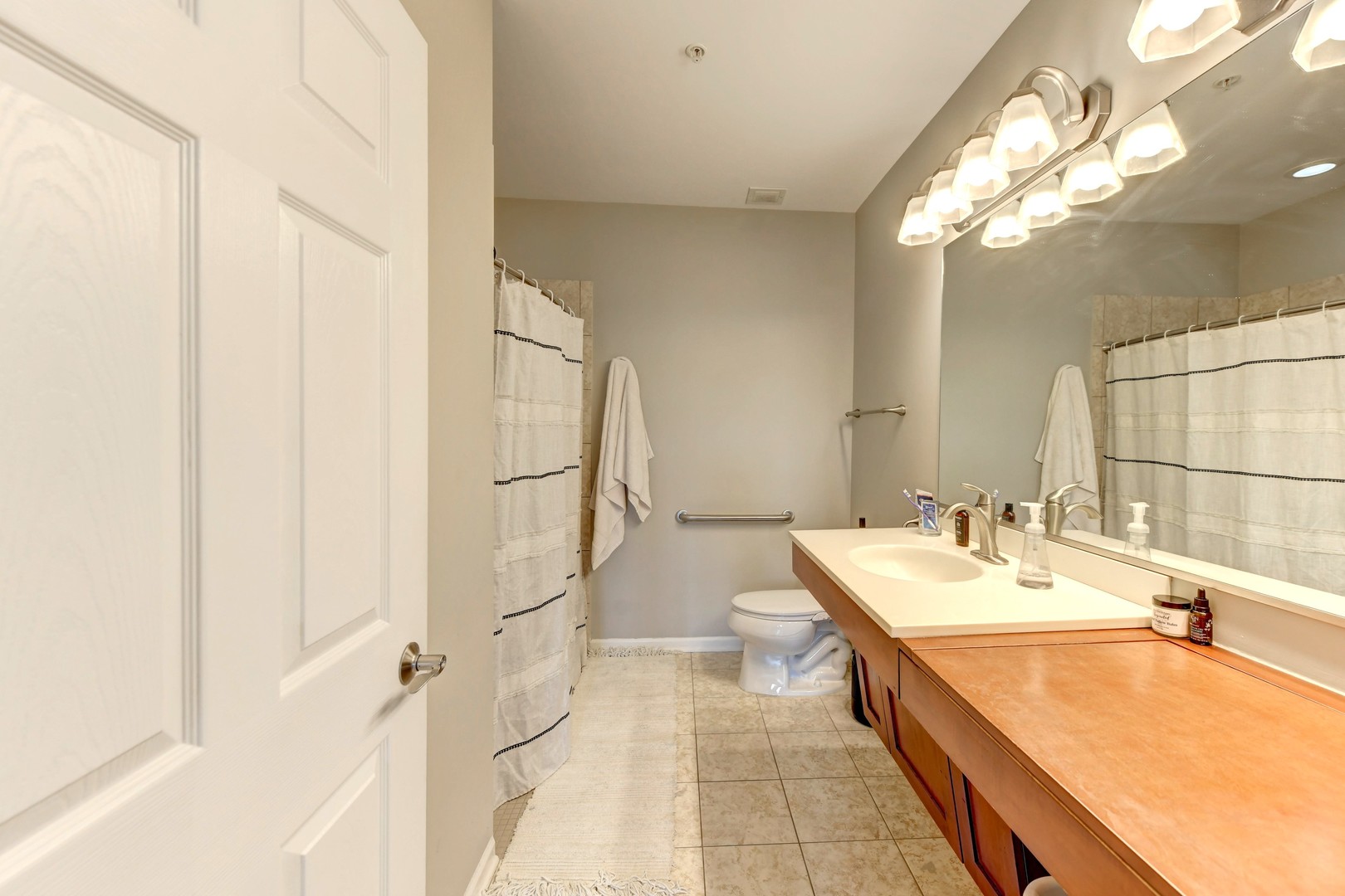 300 Village Circle #503, Willow Springs, IL 60480