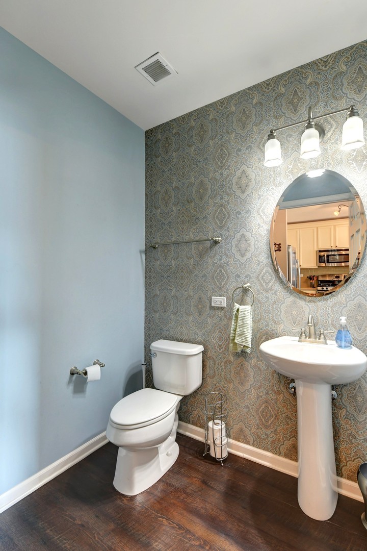 300 Village Circle #503, Willow Springs, IL 60480