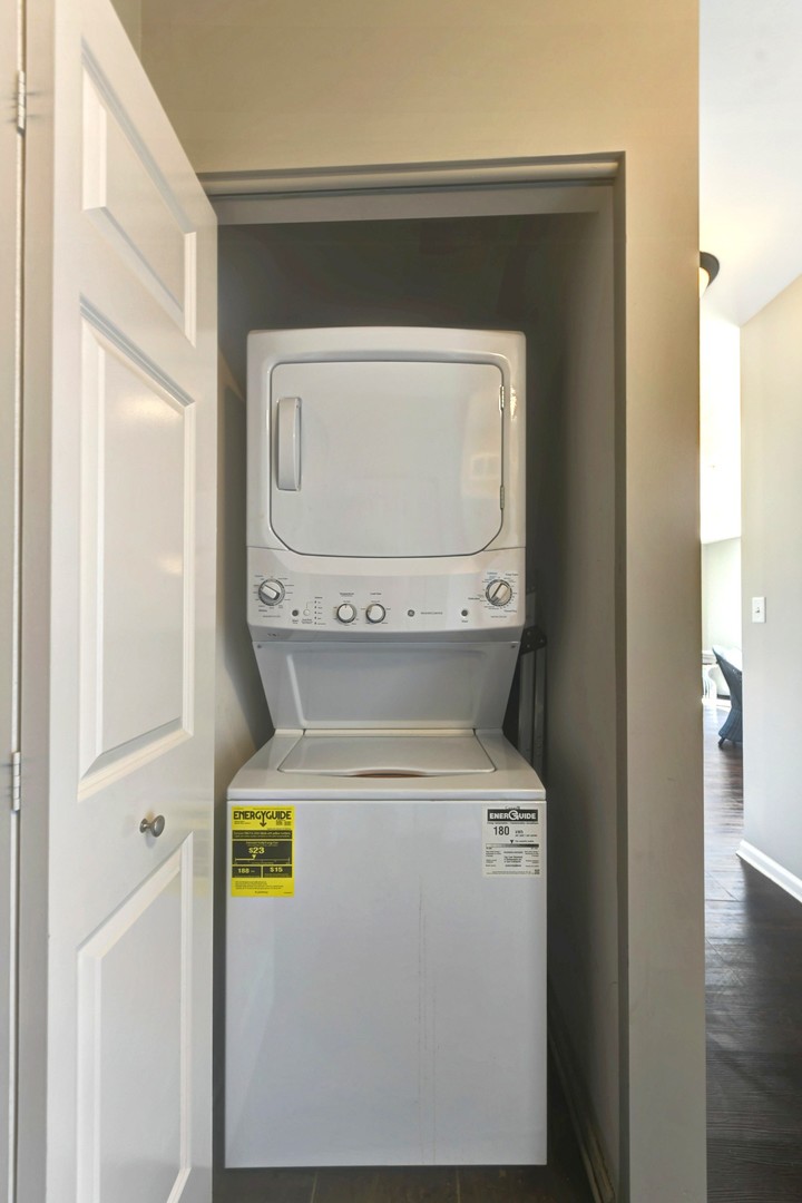 300 Village Circle #503, Willow Springs, IL 60480