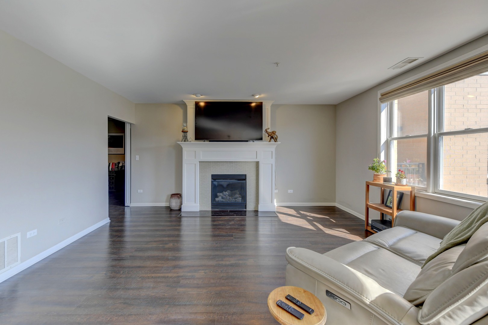 300 Village Circle #503, Willow Springs, IL 60480