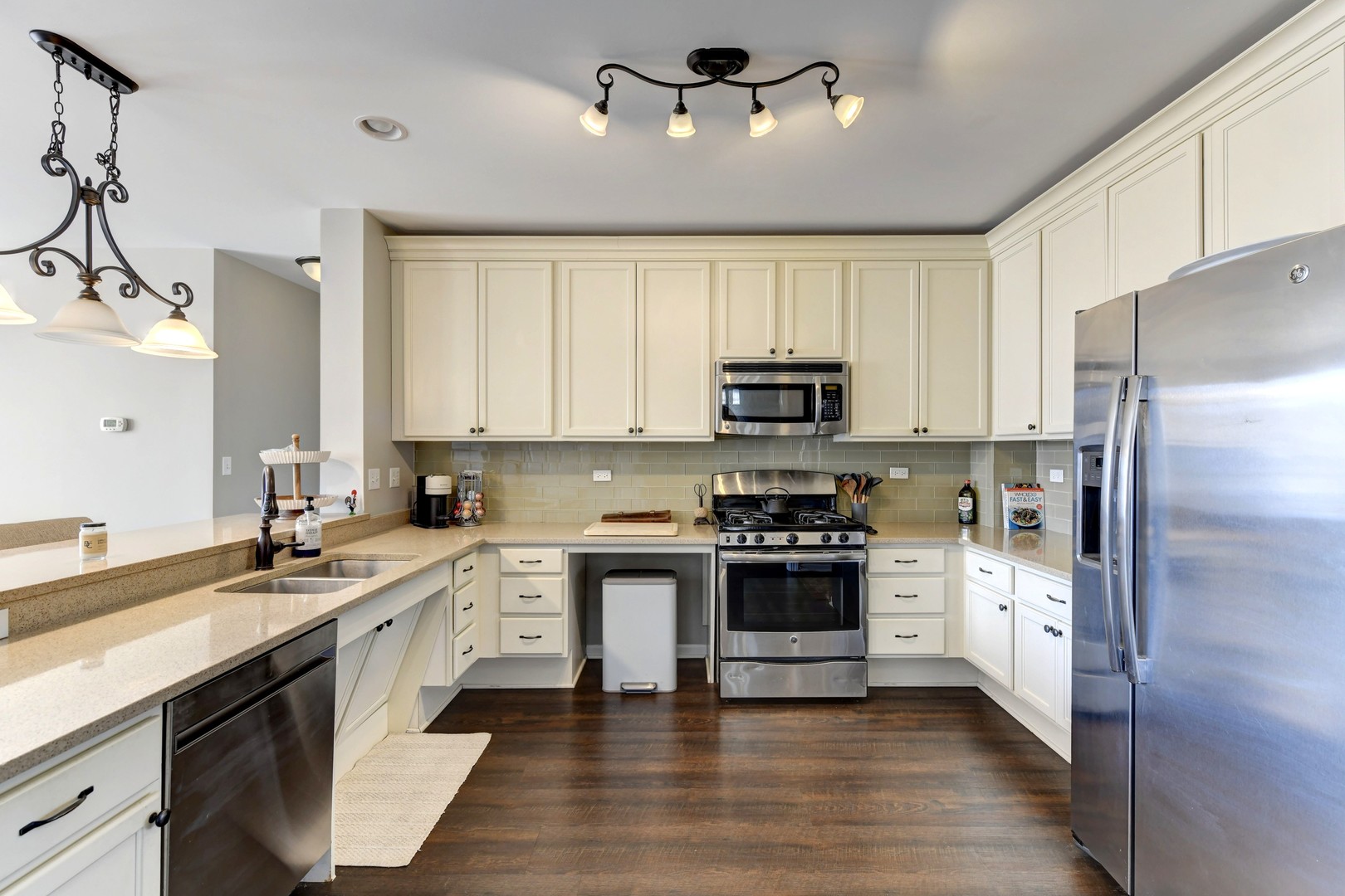 300 Village Circle #503, Willow Springs, IL 60480