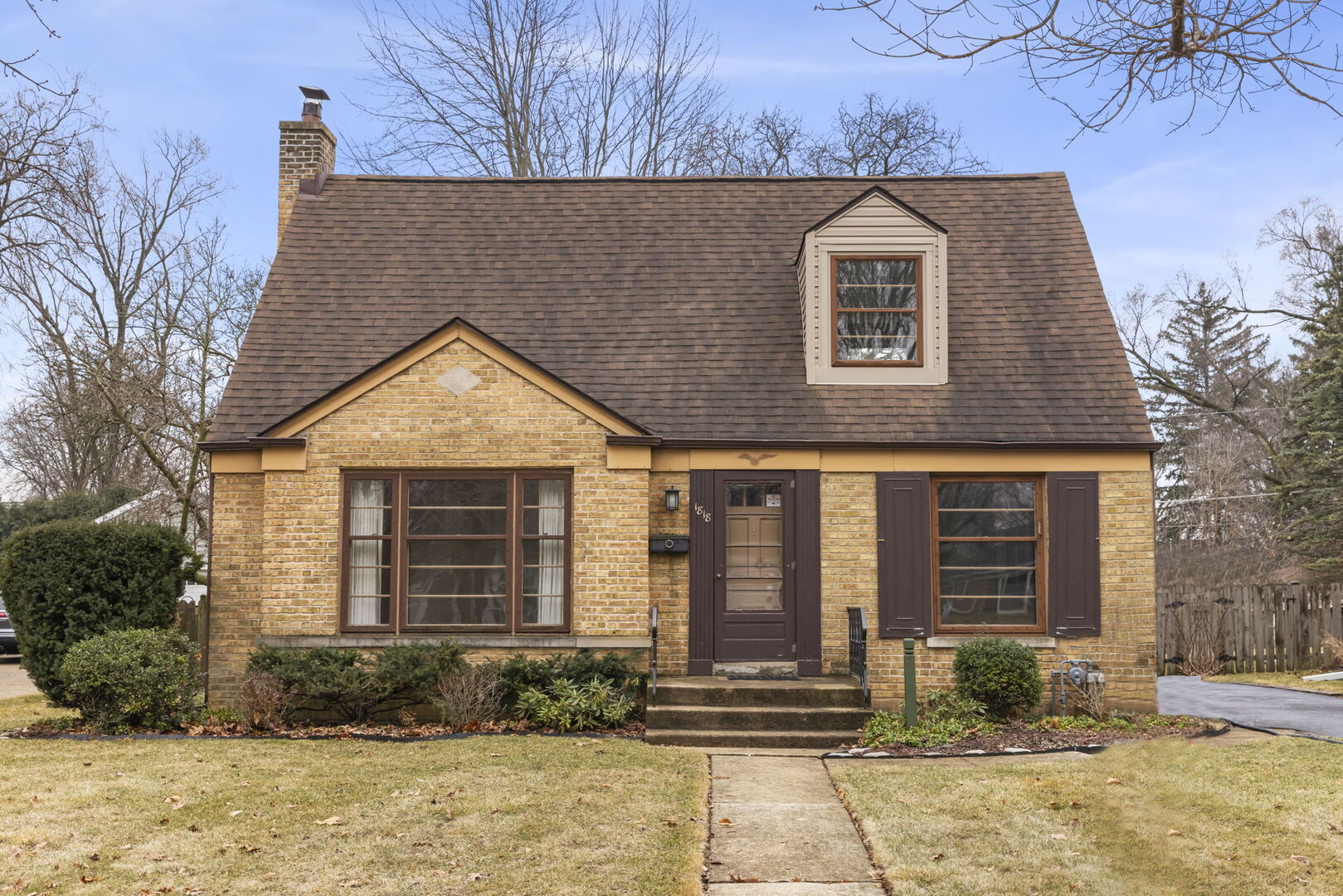 1818 E Indiana Street, Wheaton, IL 60187