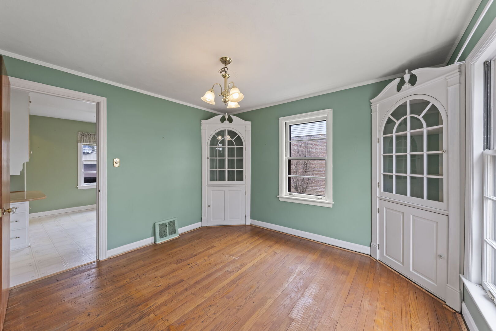 1818 E Indiana Street, Wheaton, IL 60187