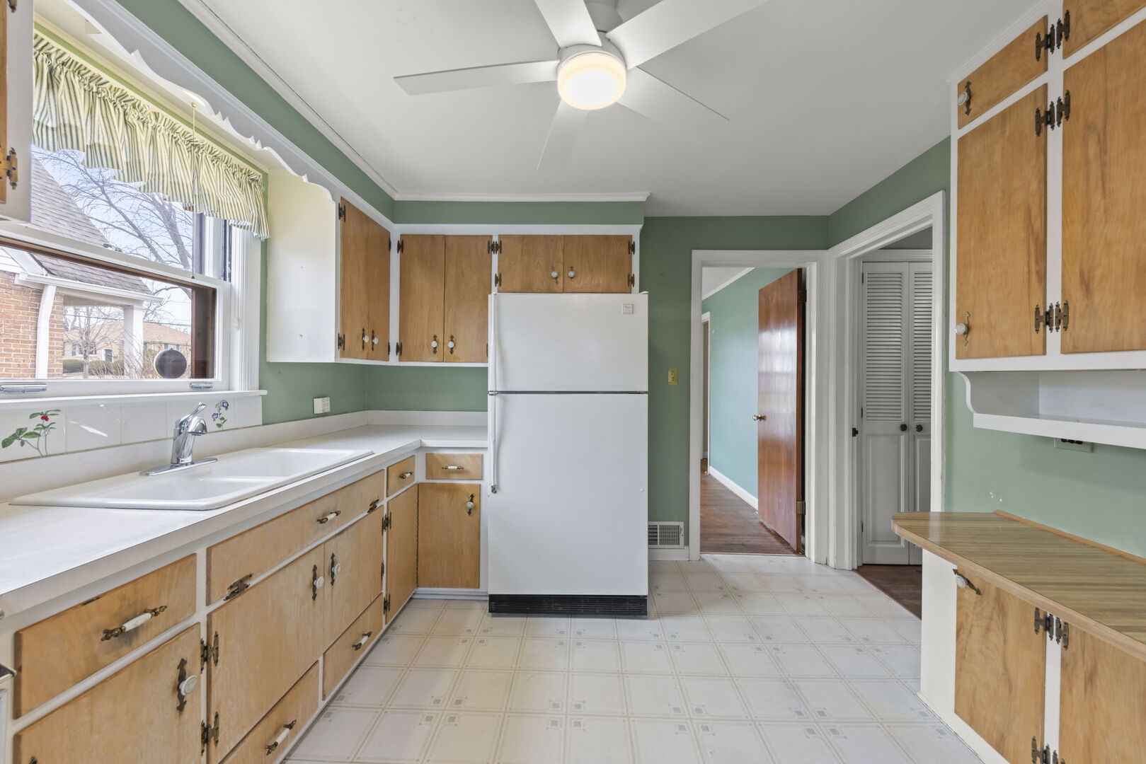 1818 E Indiana Street, Wheaton, IL 60187