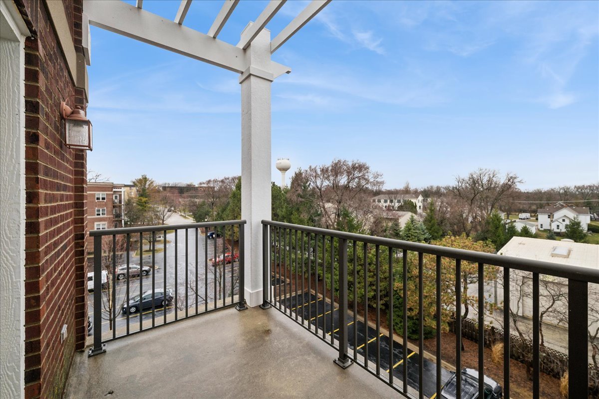 310 E Church Street #308, Libertyville, IL 60048