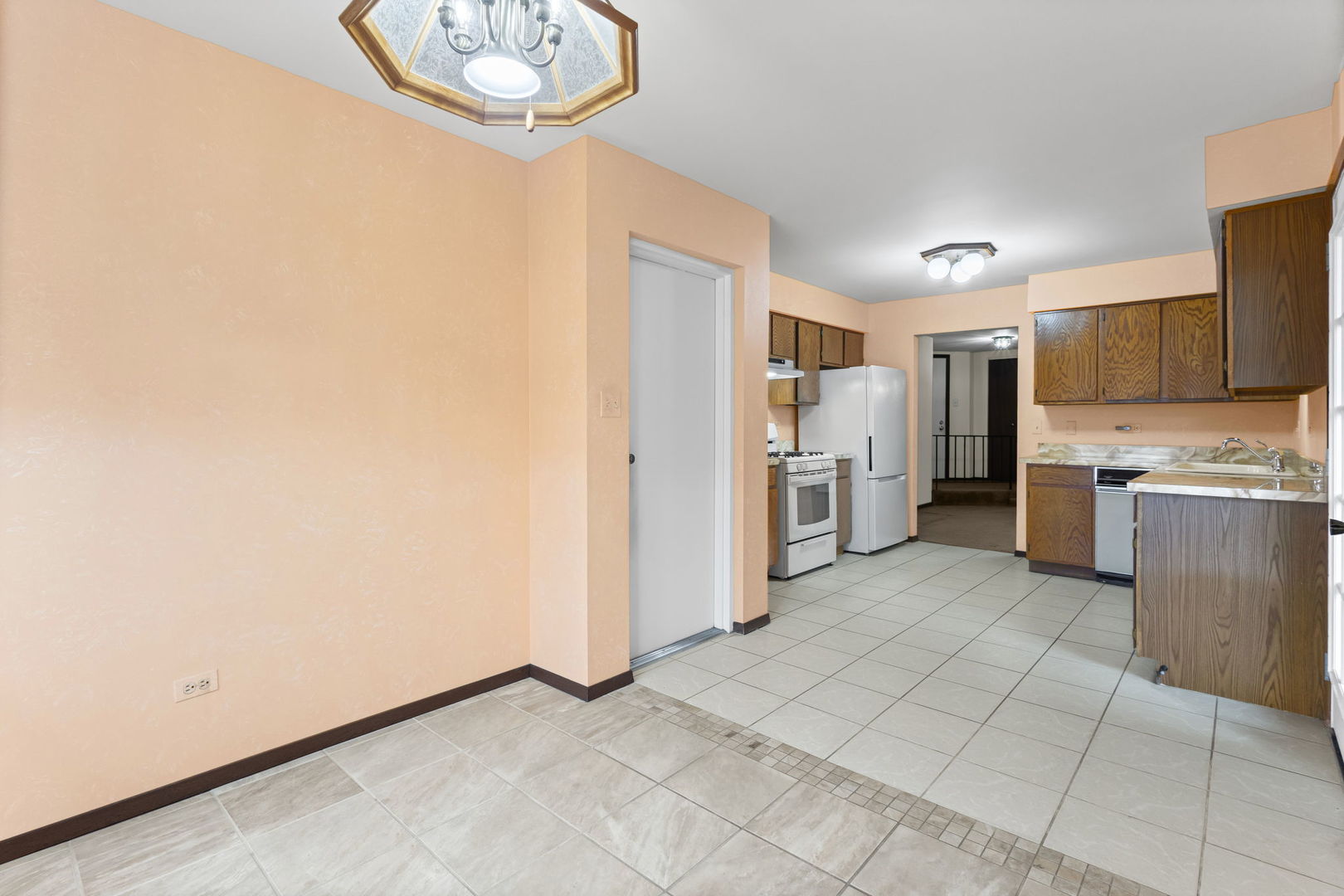 9752 Mill Drive #E2, Palos Park, IL 60464