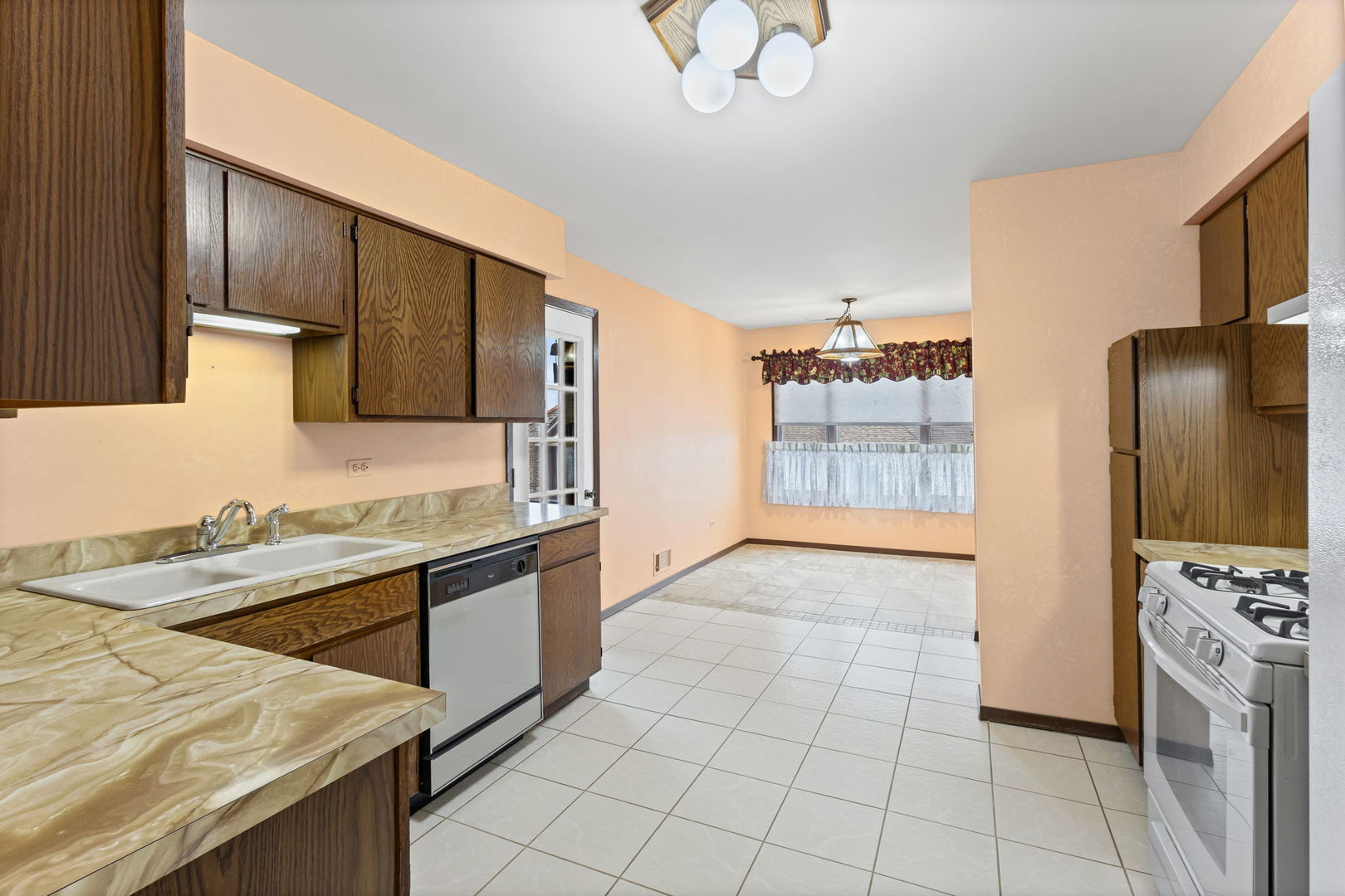 9752 Mill Drive #E2, Palos Park, IL 60464