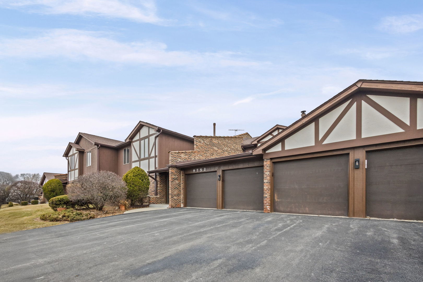 9752 Mill Drive #E2, Palos Park, IL 60464