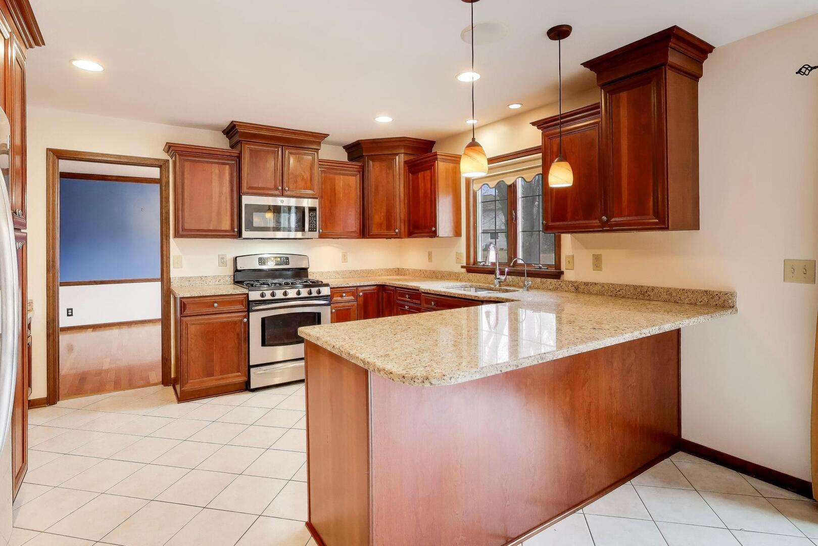 56 Winthrop New Road, Sugar Grove, IL 60554