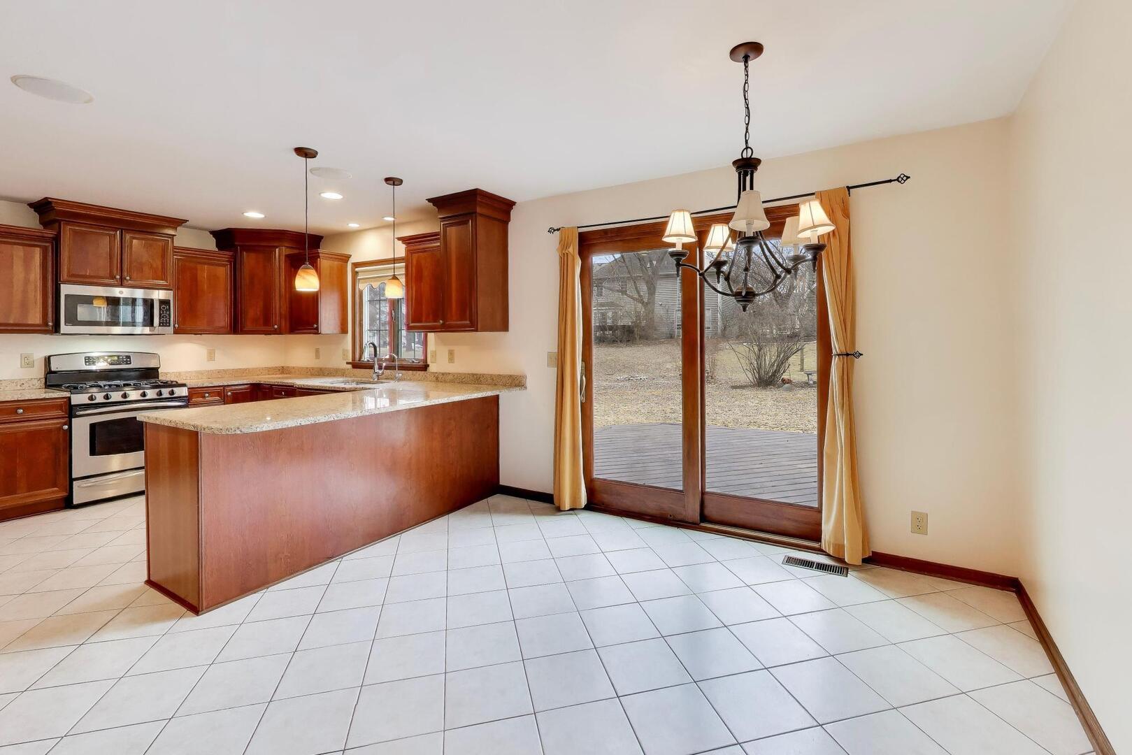 56 Winthrop New Road, Sugar Grove, IL 60554