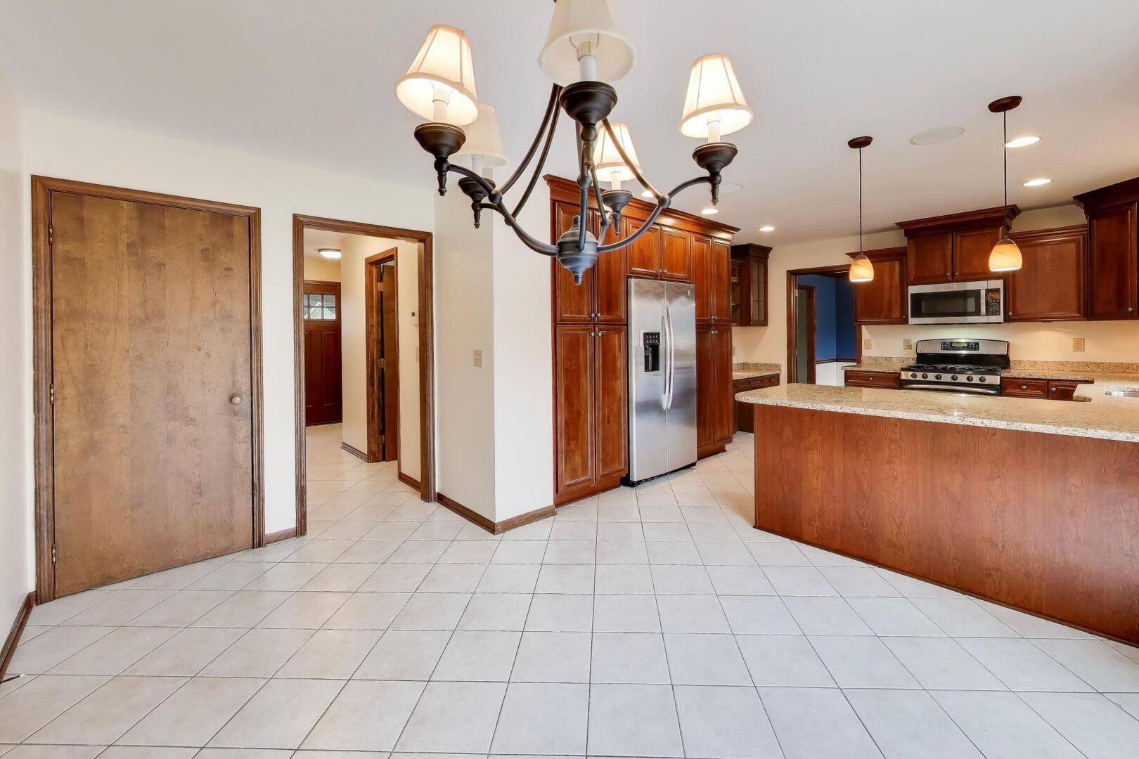 56 Winthrop New Road, Sugar Grove, IL 60554